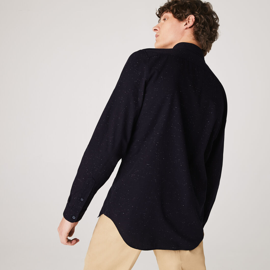 قميص رجالي من القطن بقصة ضيقة قميص رجالي من القطن بقصة ضيقة