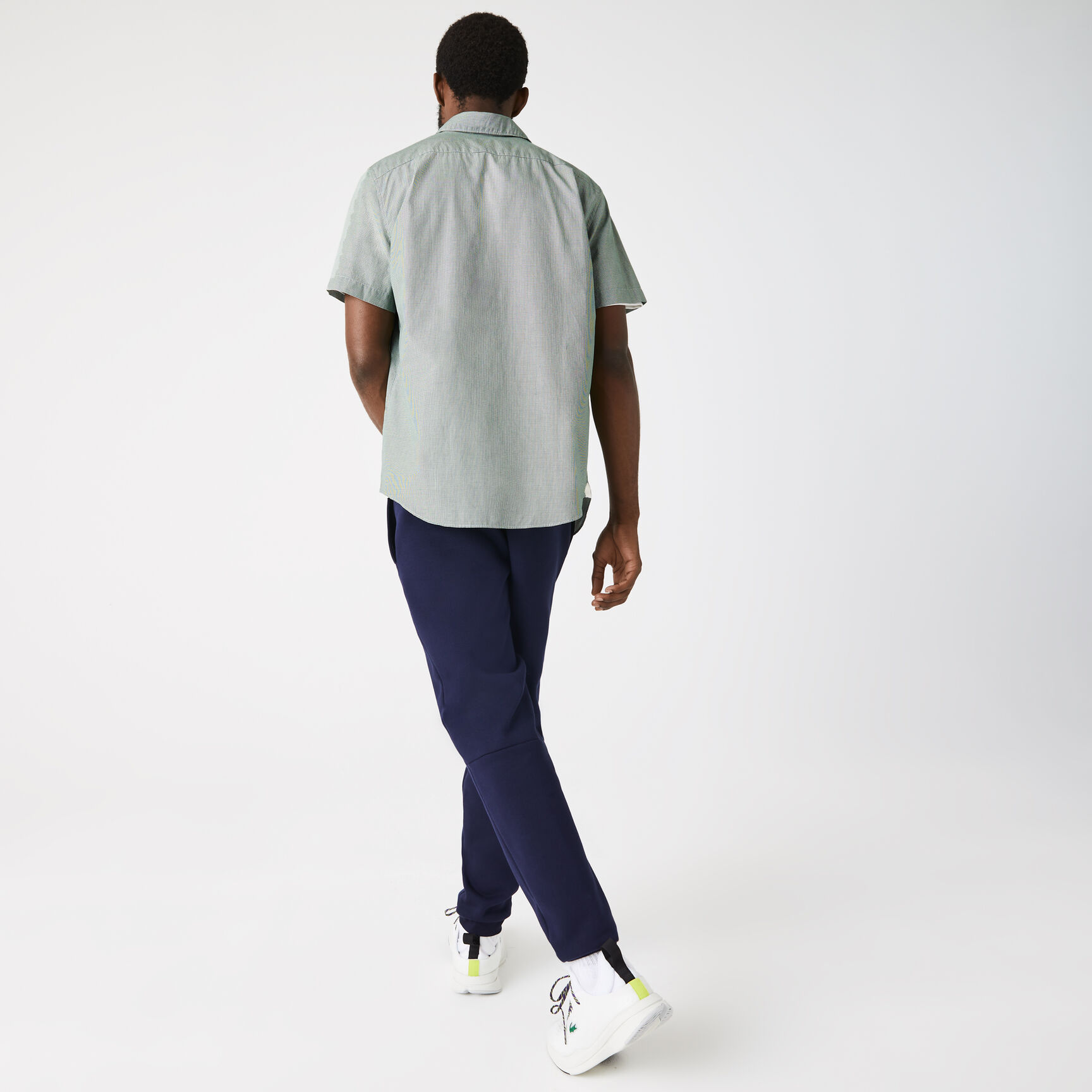 قميص بقصة عادية ونقشة مربعات غينغهام للرجال