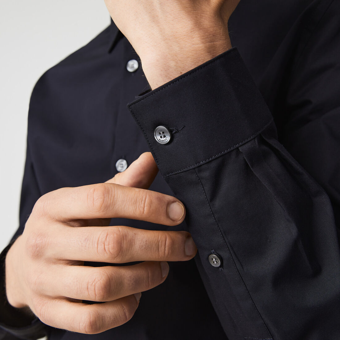 قميص قطن بوبلين مطاطي بقصة ضيقة للرجال قميص قطن بوبلين مطاطي بقصة ضيقة للرجال