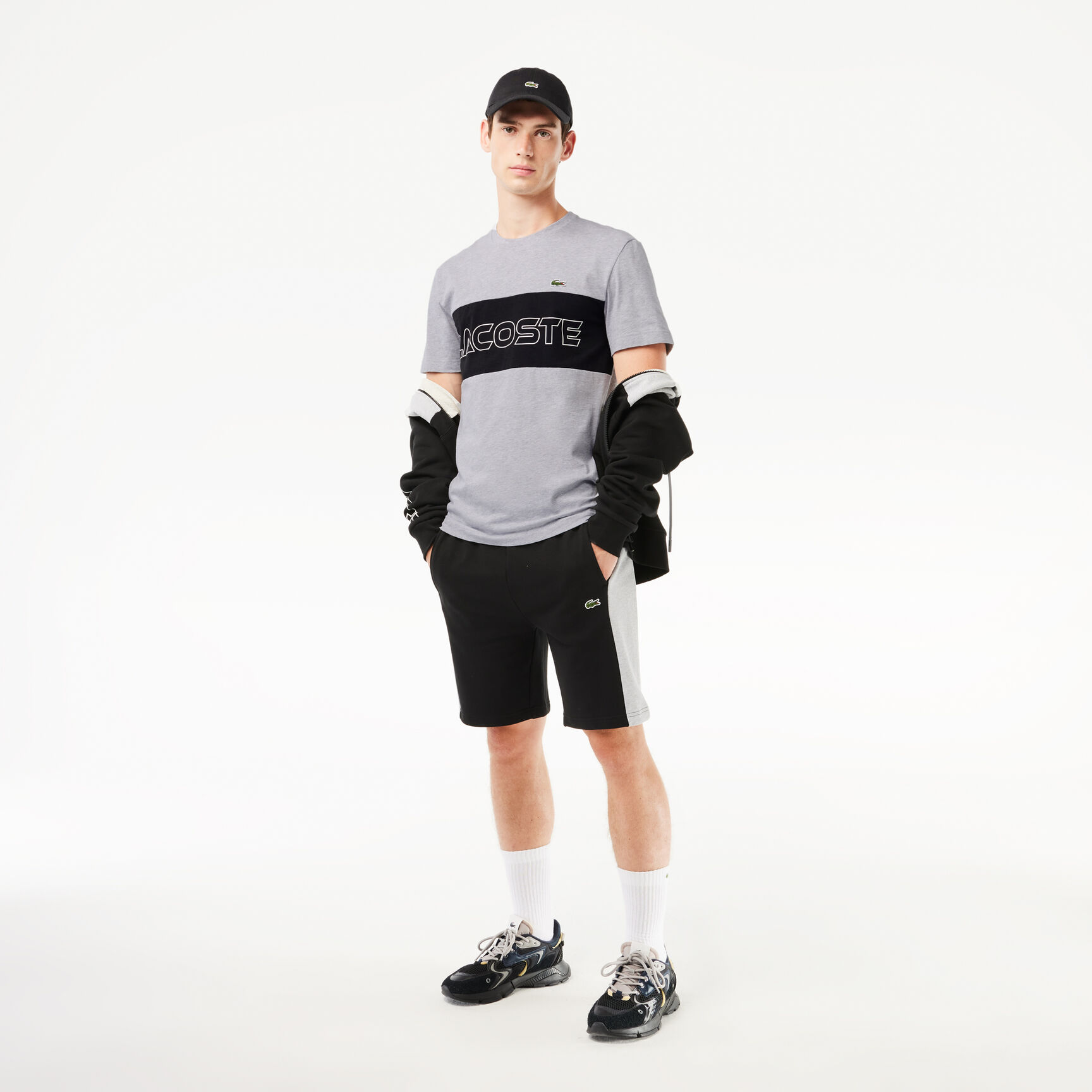 تي شيرت لاكوست ذو قصة عادية ومطبوع بألوان مترابطة Lacoste Regular Fit Printed Colourblock T-shirt - TH1712-00-80P