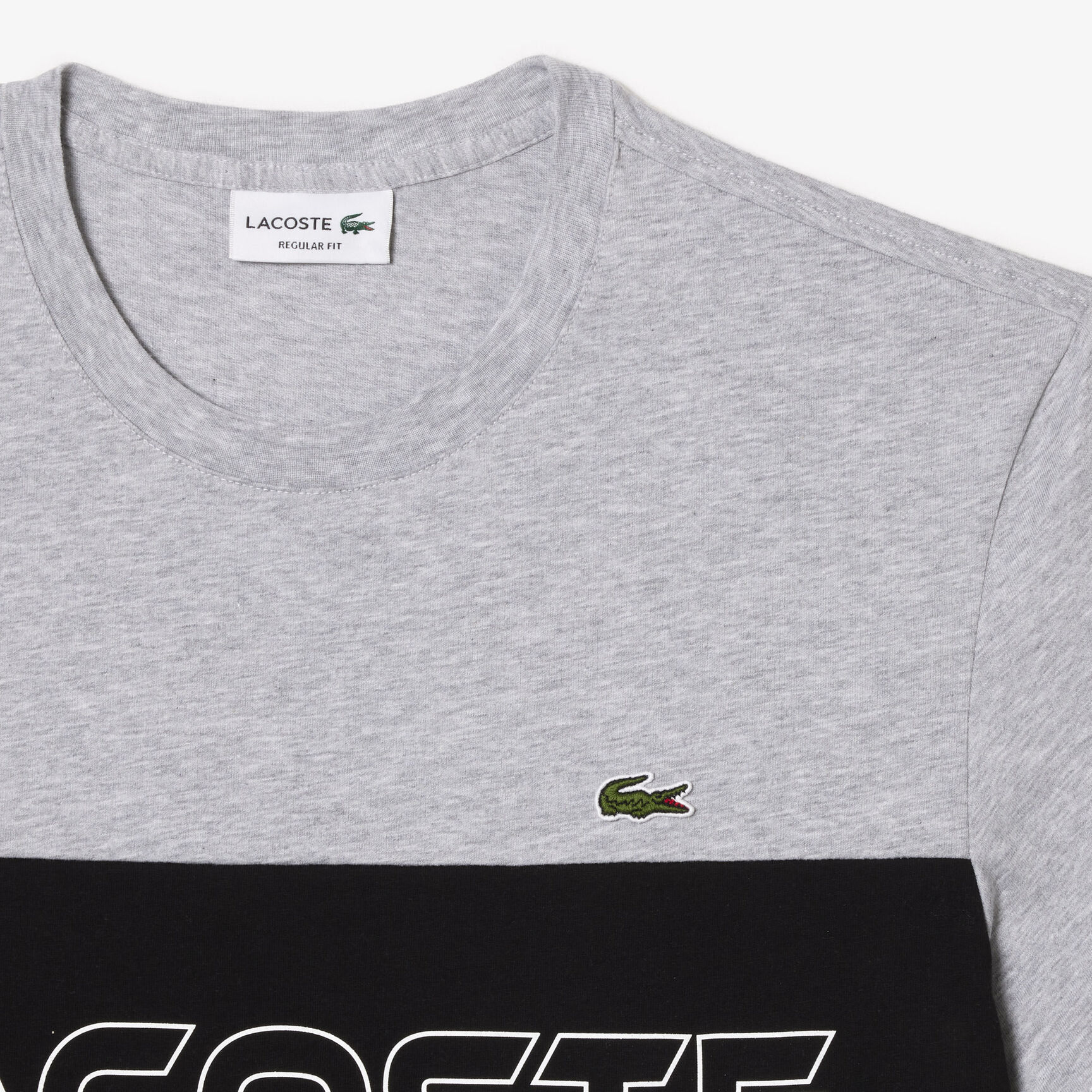 تي شيرت لاكوست ذو قصة عادية ومطبوع بألوان مترابطة Lacoste Regular Fit Printed Colourblock T-shirt - TH1712-00-80P