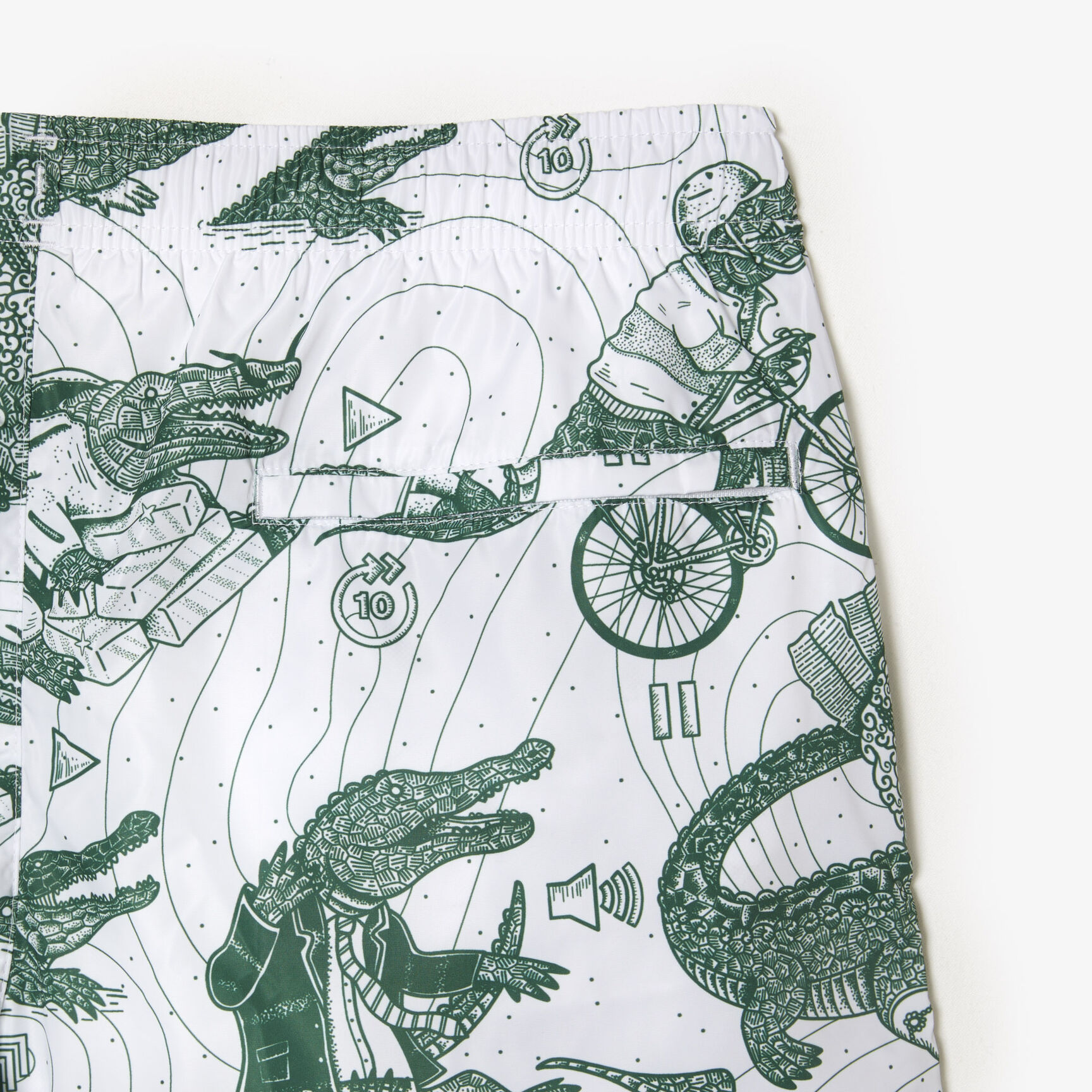 شورت سباحة مطبوع للرجال مجموعة Lacoste x Netflix شورت سباحة مطبوع للرجال مجموعة Lacoste x Netflix