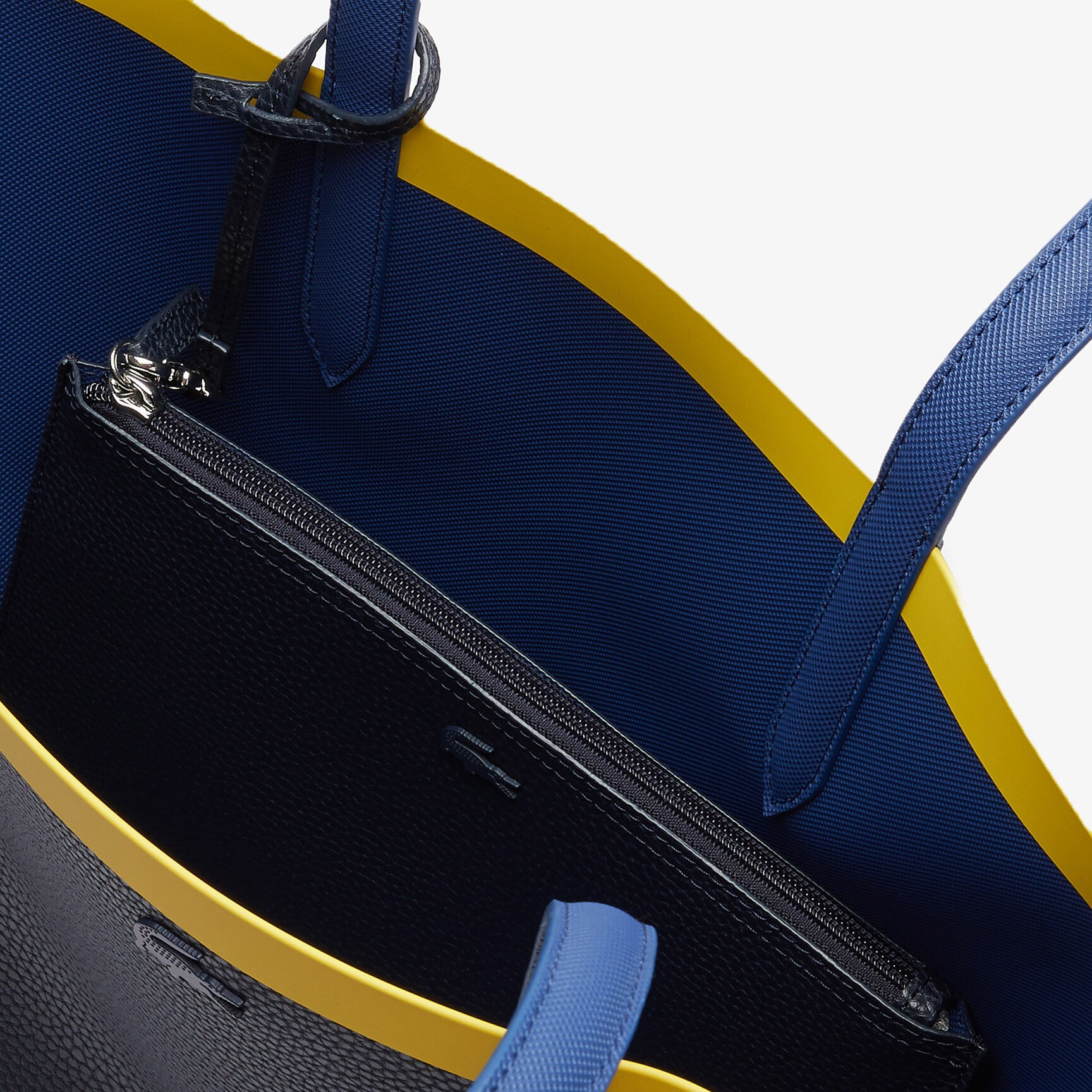 حقيبة توت من القماش المغلف بالبلاستيك يمكن استخدامها على الوجهين مع حزام بلون مختلف مجموعة Anna للنساء حقيبة توت من القماش المغلف بالبلاستيك يمكن استخدامها على الوجهين مع حزام بلون مختلف مجموعة Anna للنساء