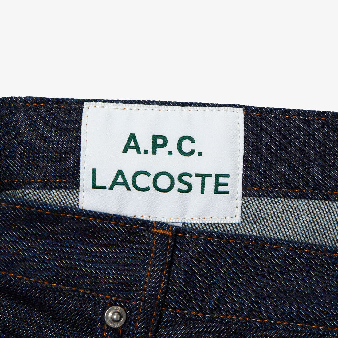 بنطال جينز بخصر منخفض للجنسين مجموعة Lacoste x A.P.C. بنطال جينز بخصر منخفض للجنسين مجموعة Lacoste x A.P.C.