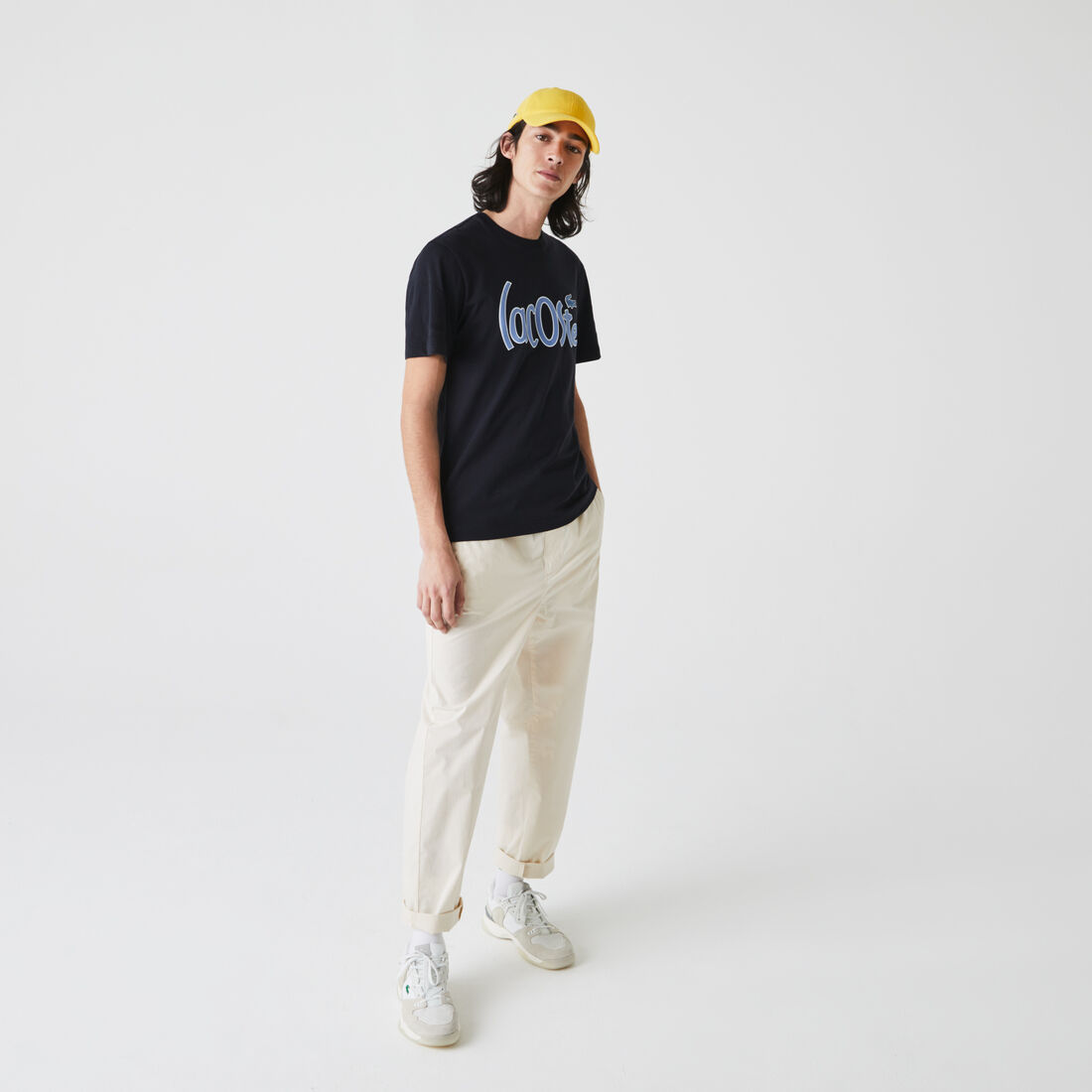 تي شيرت قطن للرجال بفتحة رقبة مستديرة وتوقيع مطبوع تي شيرت قطن للرجال بفتحة رقبة مستديرة وتوقيع مطبوع