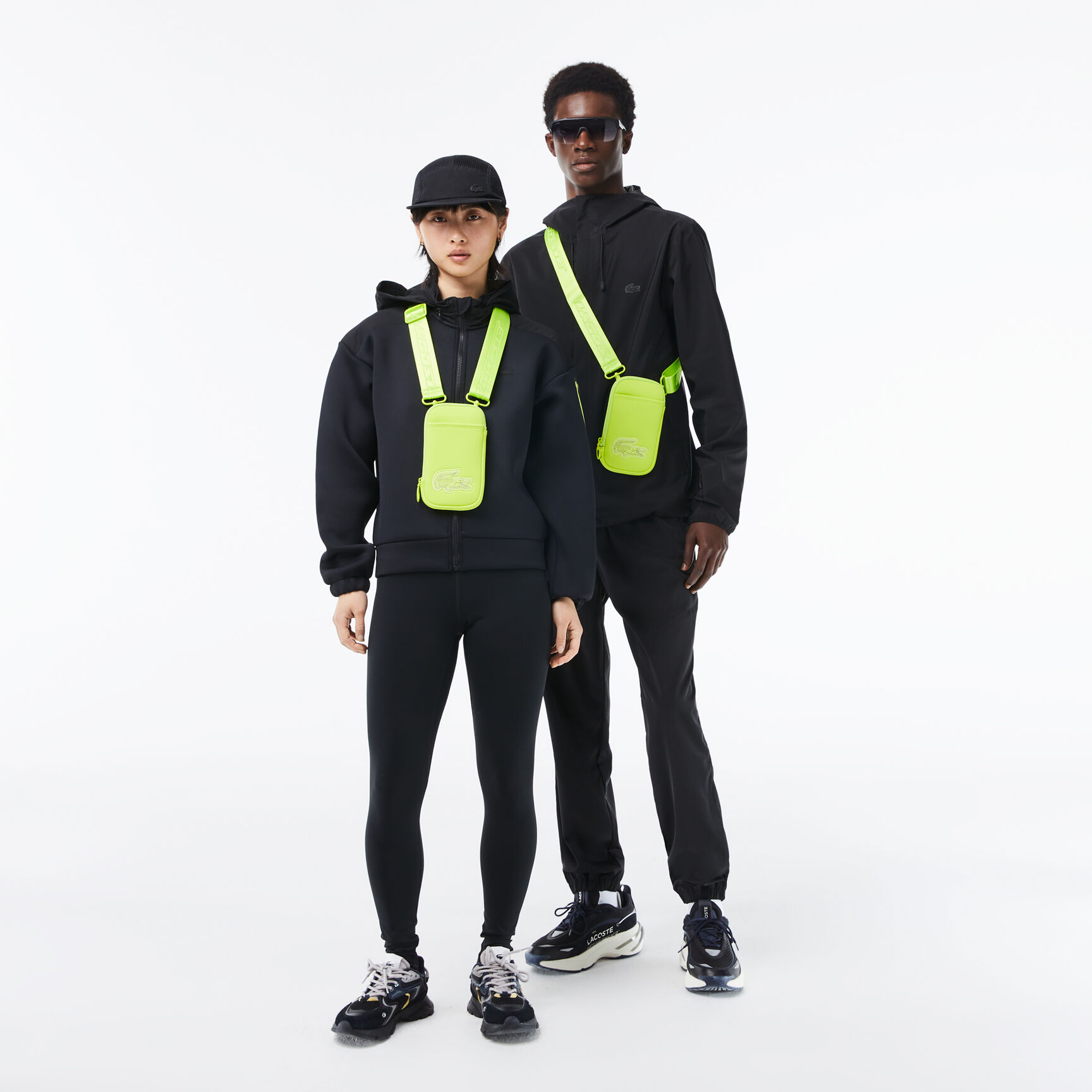 حافظة هاتف لاكوست بحمالة وشعار الماركة للجنسين حافظة هاتف لاكوست بحمالة وشعار الماركة للجنسين