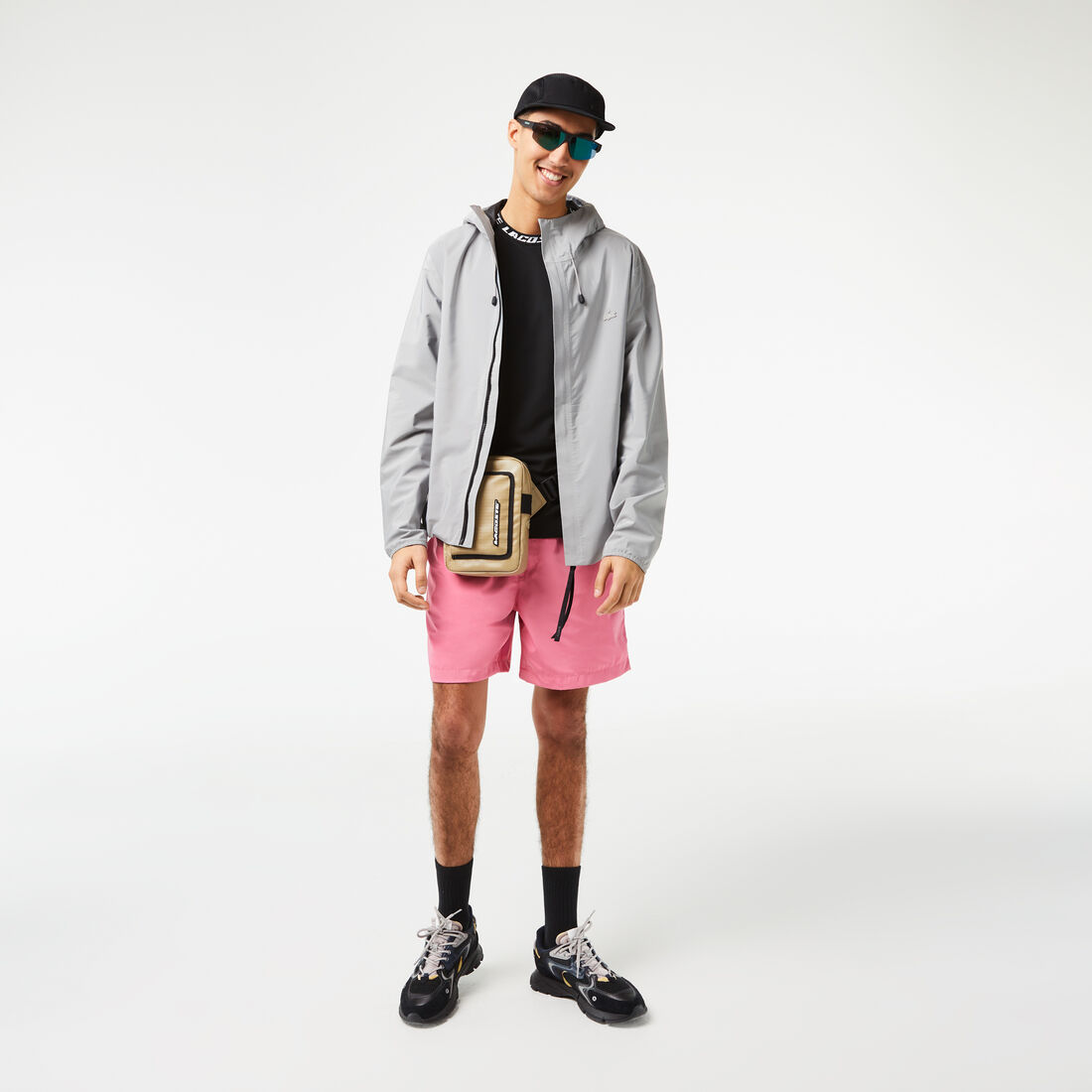 حقيبة ساتشل لاكوست بسحّاب وتفاصيل بلون مغاير للرجال حقيبة ساتشل لاكوست بسحّاب وتفاصيل بلون مغاير للرجال