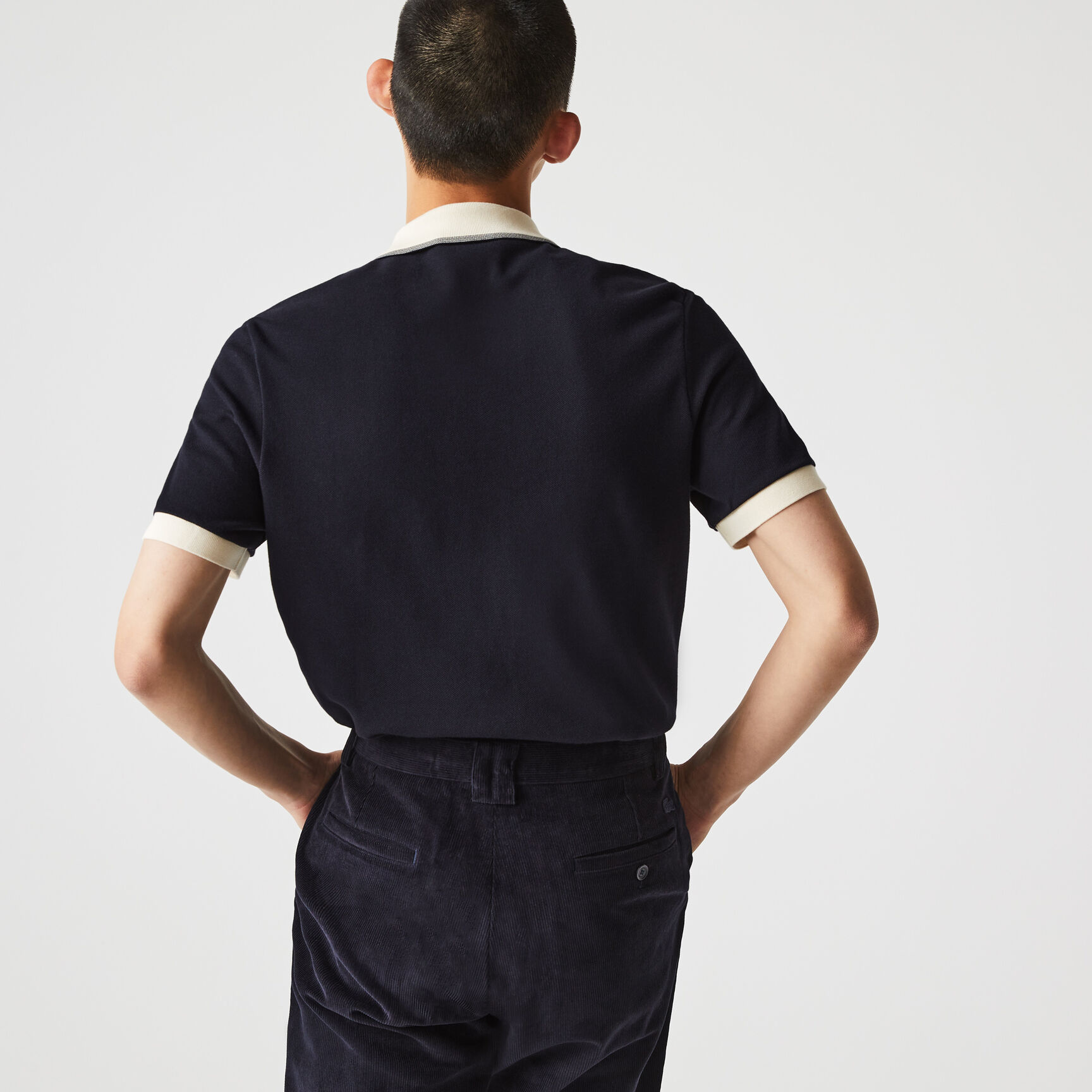 بولو Lacoste للرجال بقصة عادية من قطن بيكيه بولو Lacoste للرجال بقصة عادية من قطن بيكيه