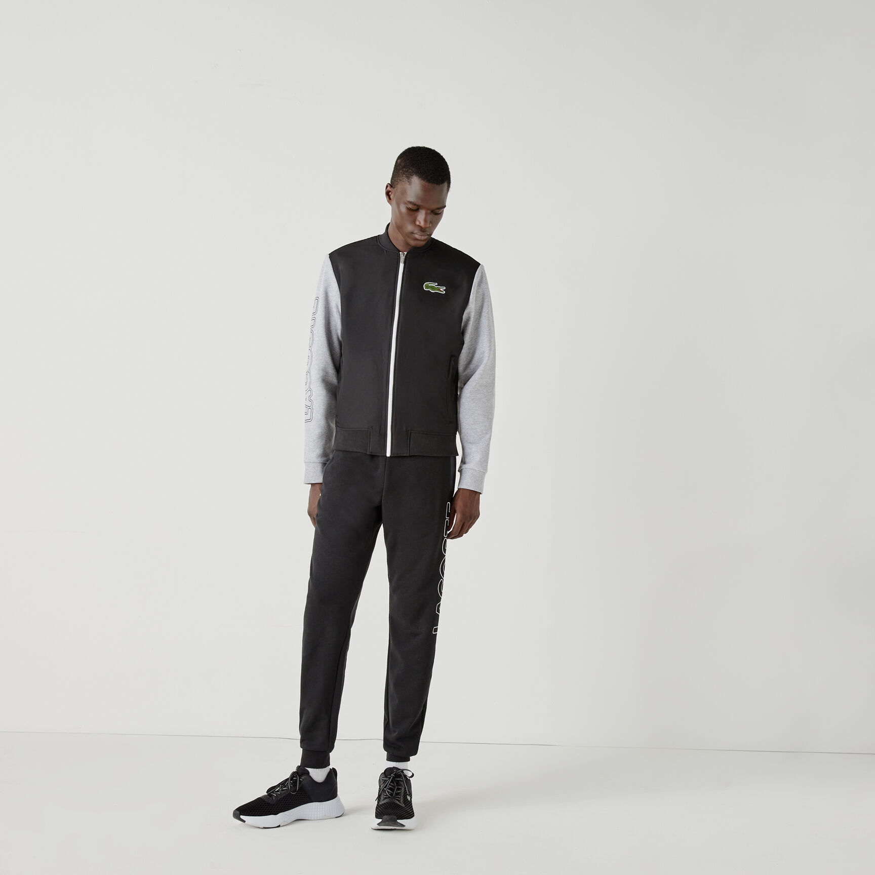 جاكيت تيدي بسحاب من الصوف مع طبعة ثنائية اللون للرجال من مجموعة Lacoste SPORT جاكيت تيدي بسحاب من الصوف مع طبعة ثنائية اللون للرجال من مجموعة Lacoste SPORT