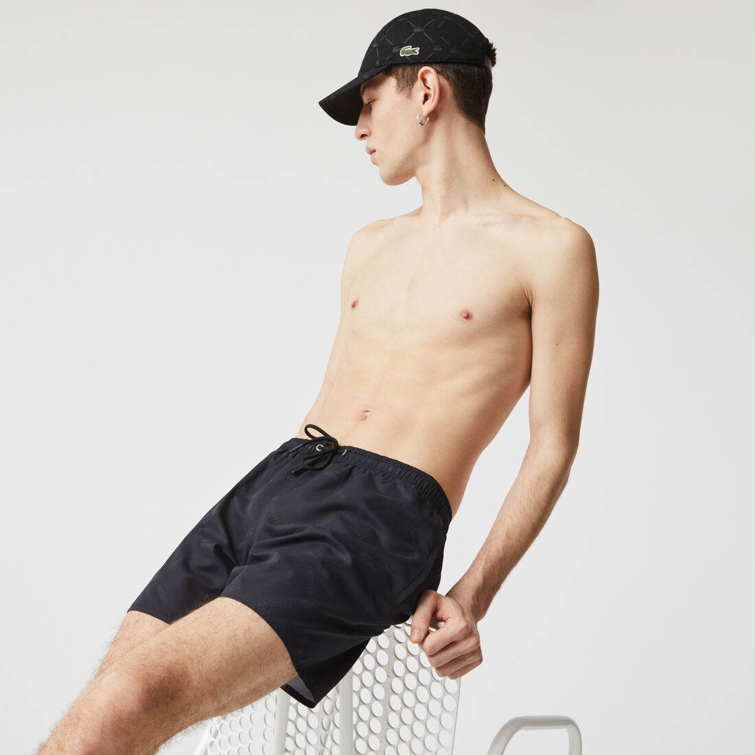 شورت سباحة للرجال مع طباعة مونوغرام مجموعة Lacoste LIVE