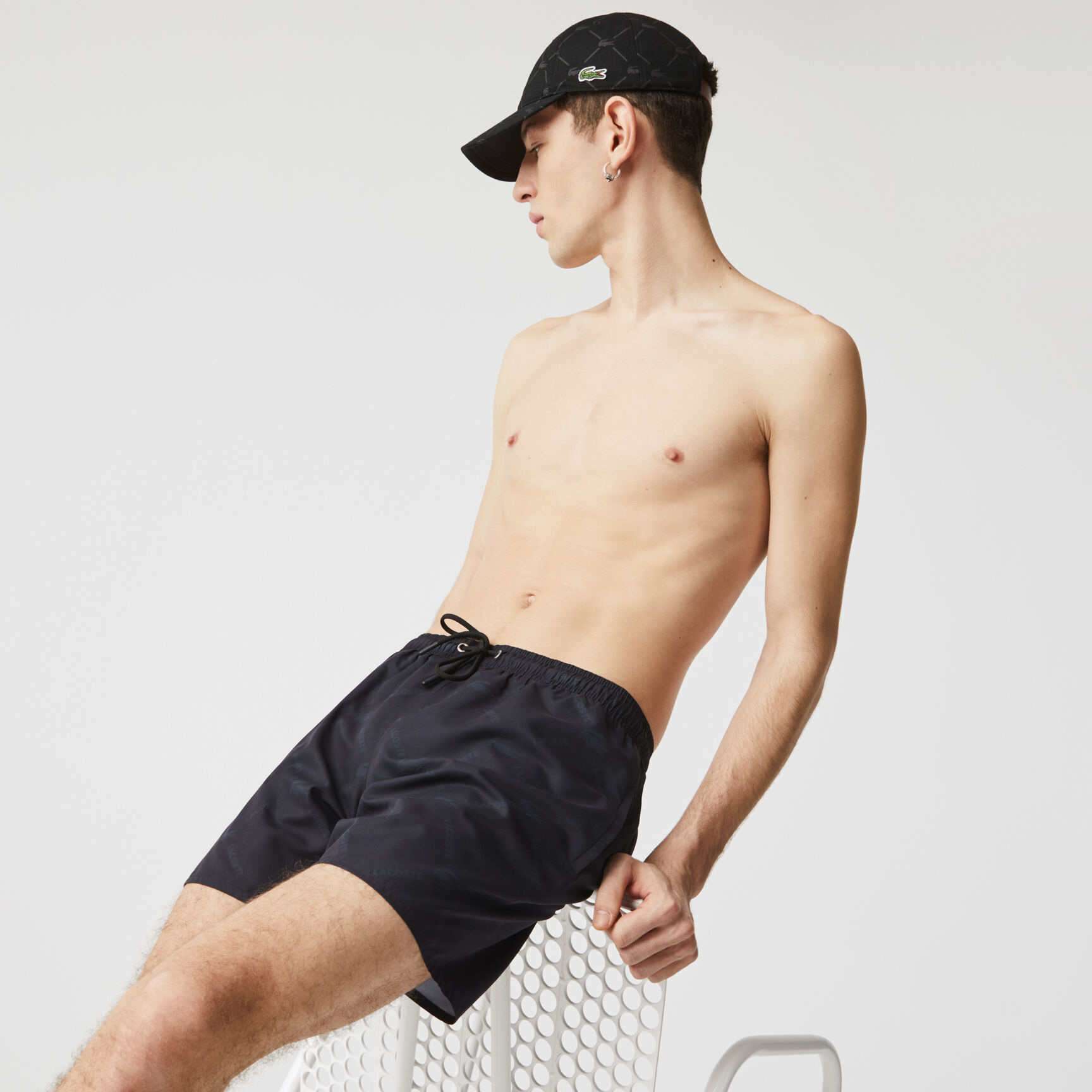 شورت سباحة للرجال مع طباعة مونوغرام مجموعة Lacoste LIVE