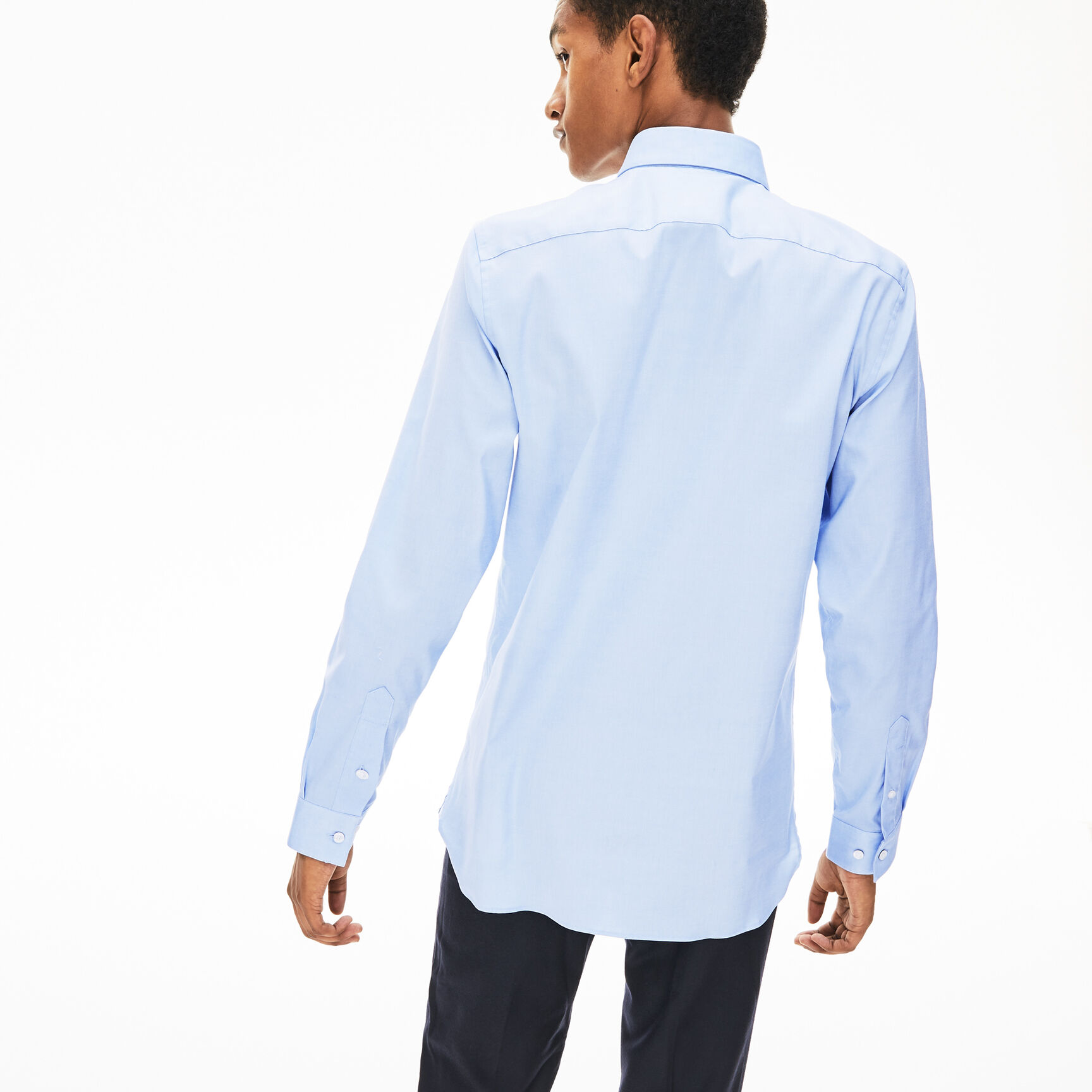 قميص للرجال ذو قصة ضيقة من القطن المرن قميص للرجال ذو قصة ضيقة من القطن المرن