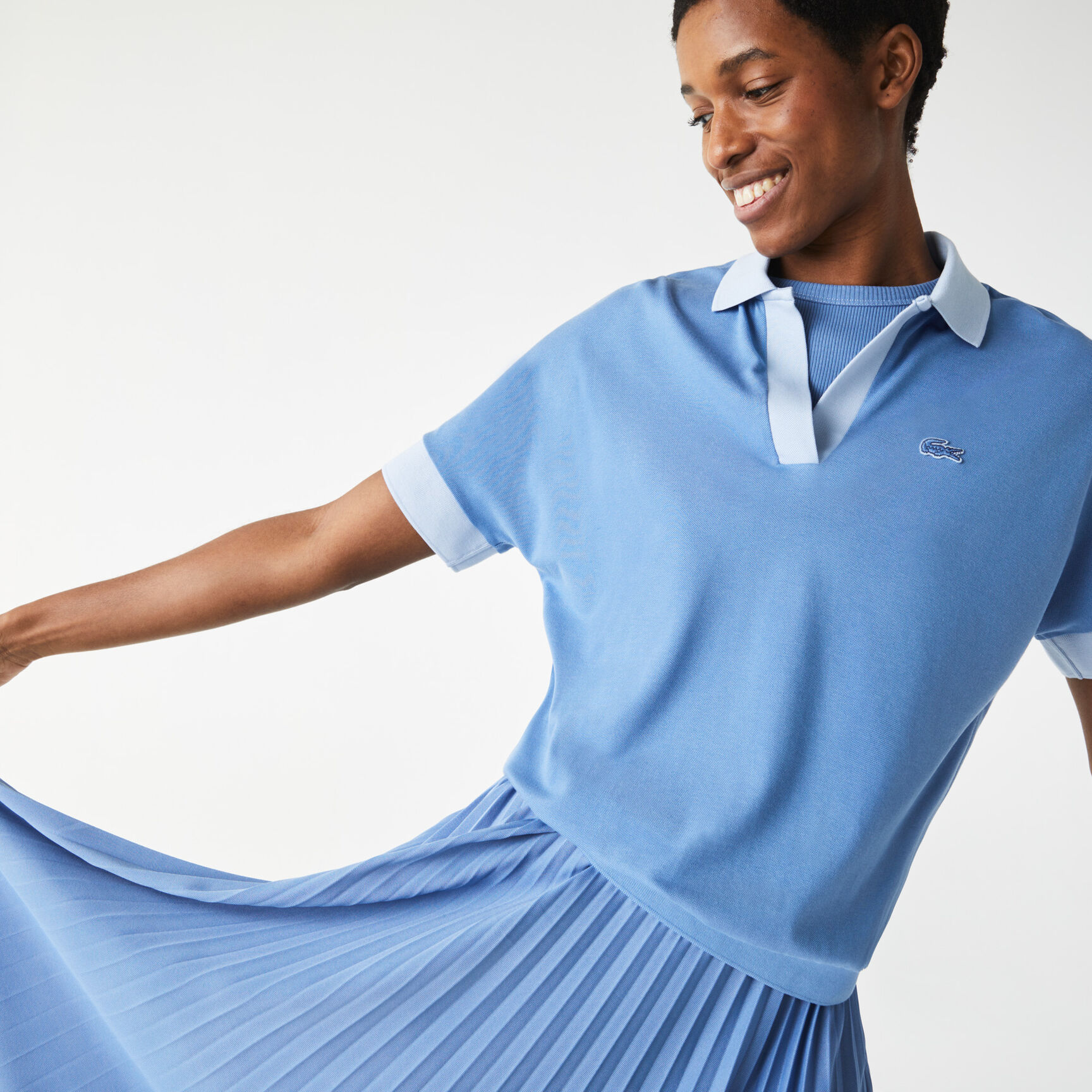 قميص بولو بيكيه انسيابي للنساء بقصة فضفاضة وياقة واسعة قميص بولو بيكيه انسيابي للنساء بقصة فضفاضة وياقة واسعة