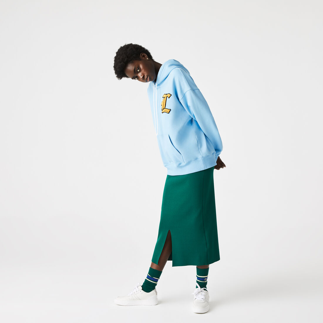 كنزة فضفاضة بغطاء للرأس للجنسين من مجموعة Lacoste L!VE كنزة فضفاضة بغطاء للرأس للجنسين من مجموعة Lacoste L!VE