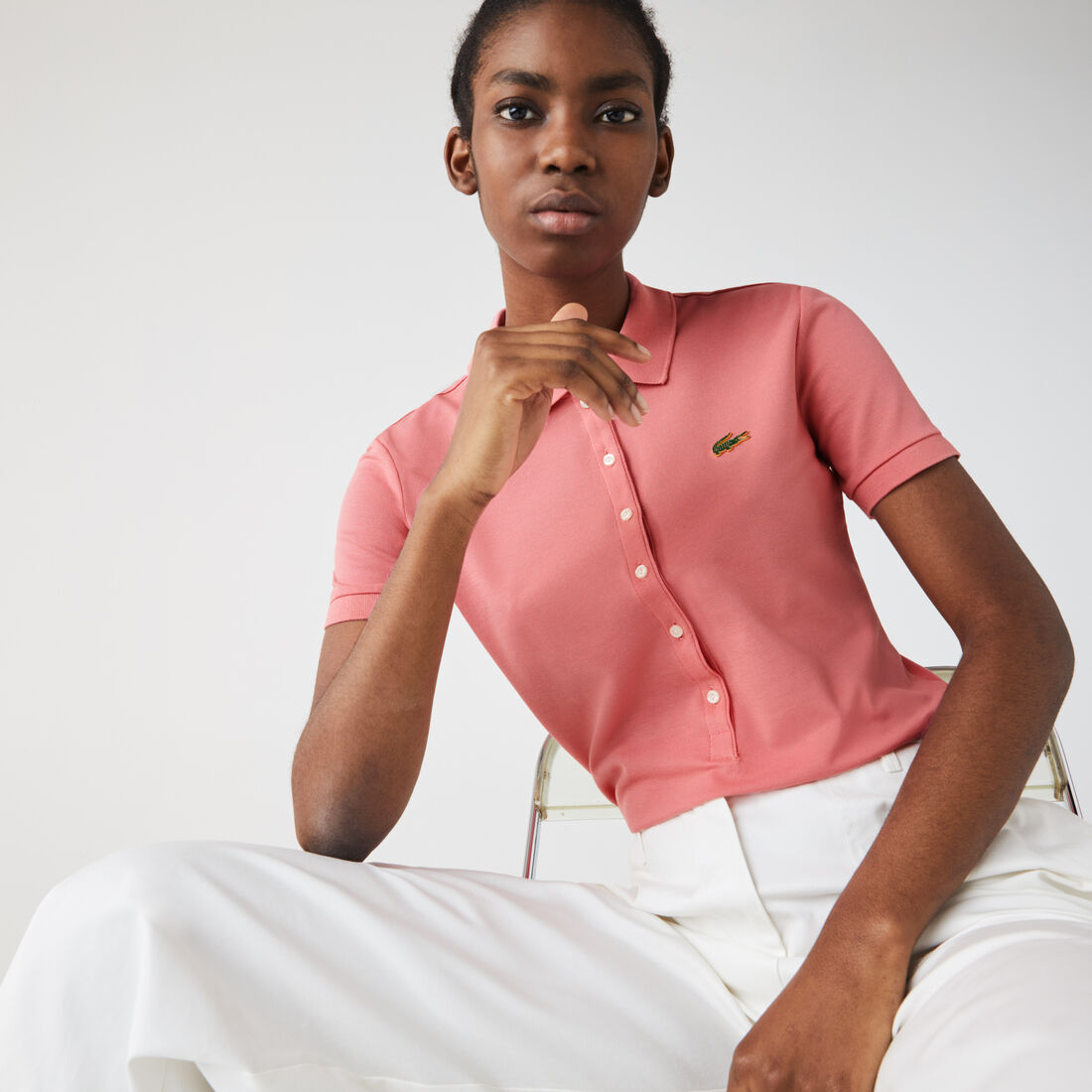 قميص بولو من بيكيه القطن المرن قصة ضيقة مجموعة Lacoste LIVE للنساء