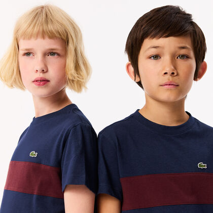 تي شيرت بشعار شريطي متباين تي شيرت بشعار شريطي متباين