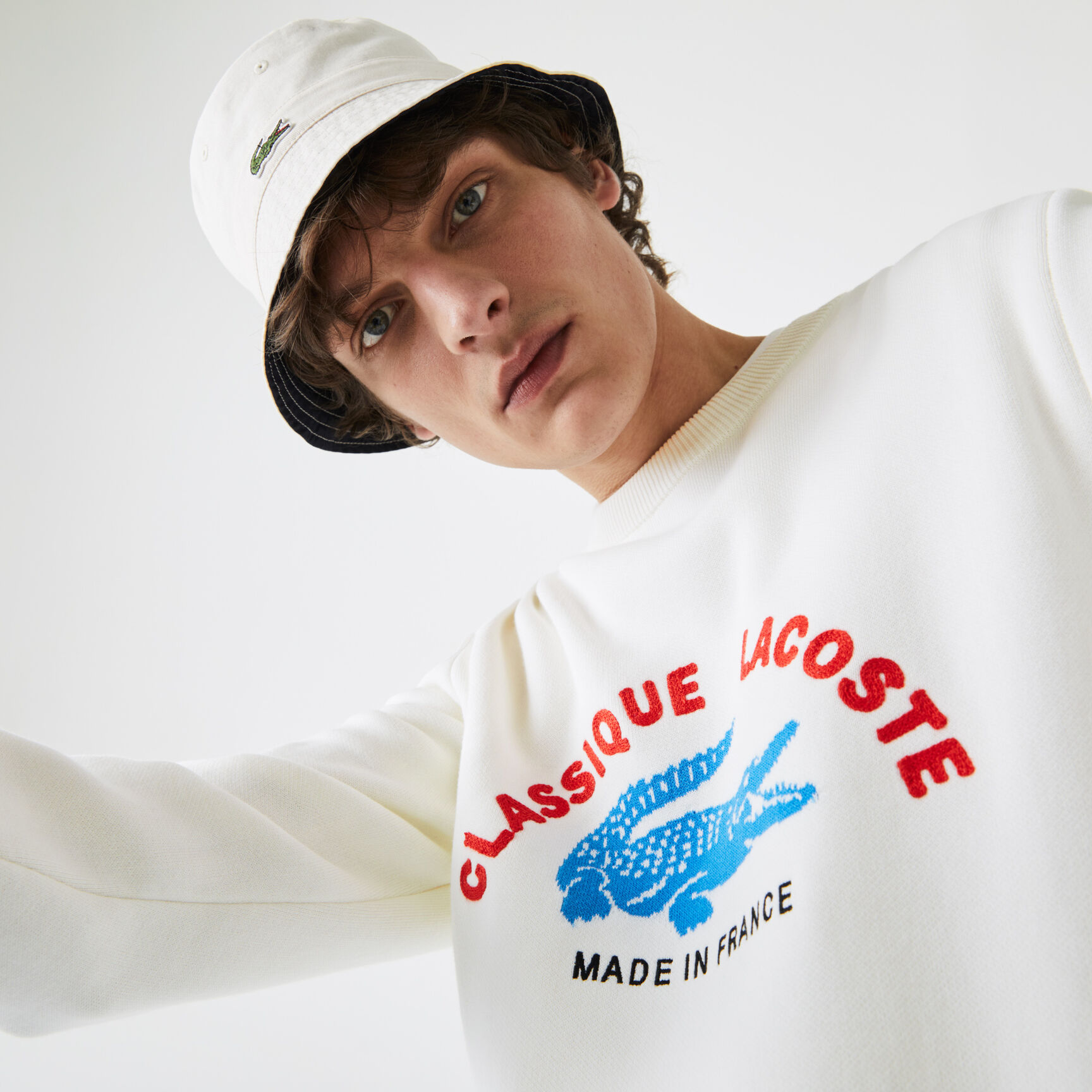 كنزة من القطن المرن للرجال بفتحة رقبة مستديرة مطرزة مجموعة Made In France كنزة من القطن المرن للرجال بفتحة رقبة مستديرة مطرزة مجموعة Made In France