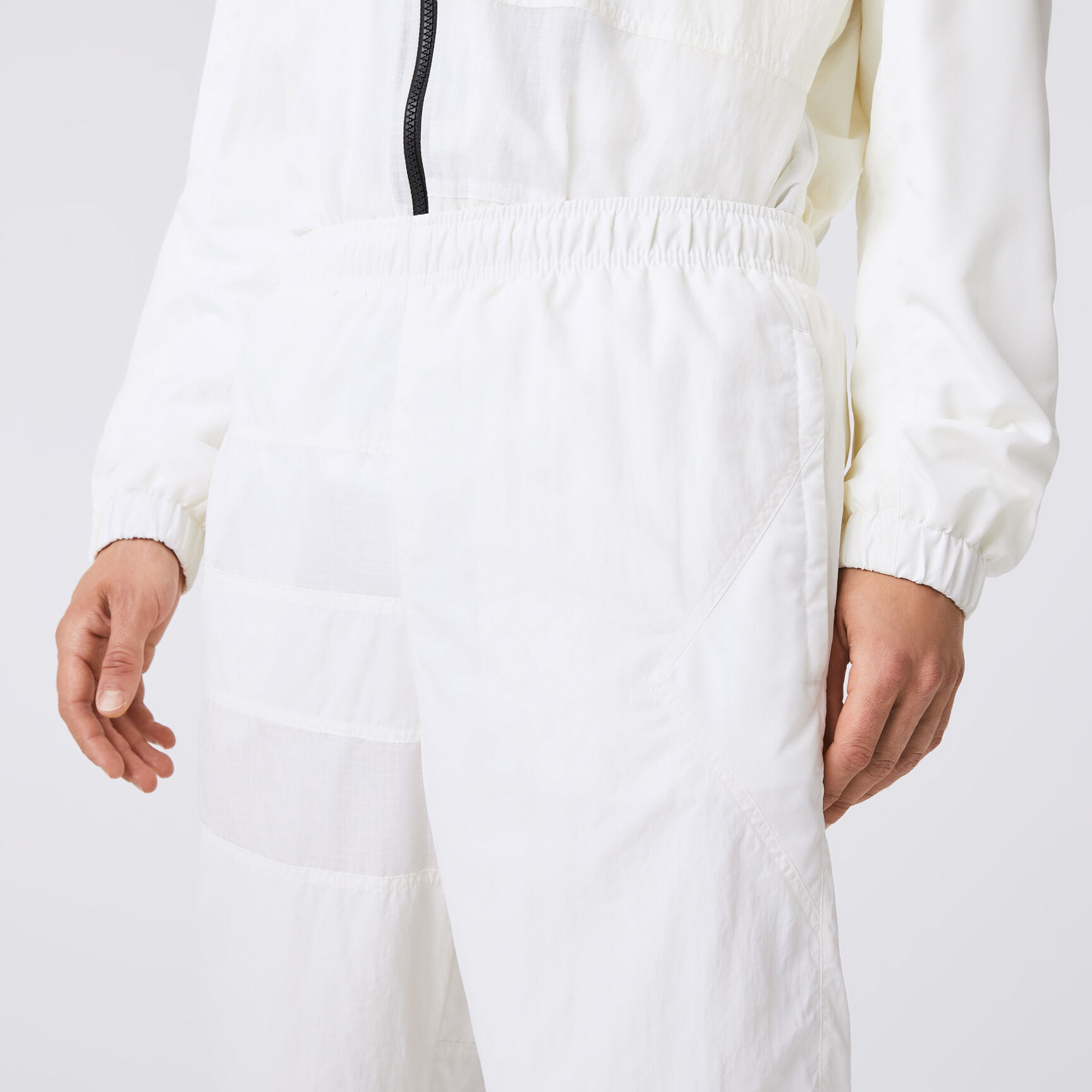 بنطال رياضي لاكوست مقسم لأجزاء ومقاوم للماء للرجال بنطال رياضي لاكوست مقسم لأجزاء ومقاوم للماء للرجال