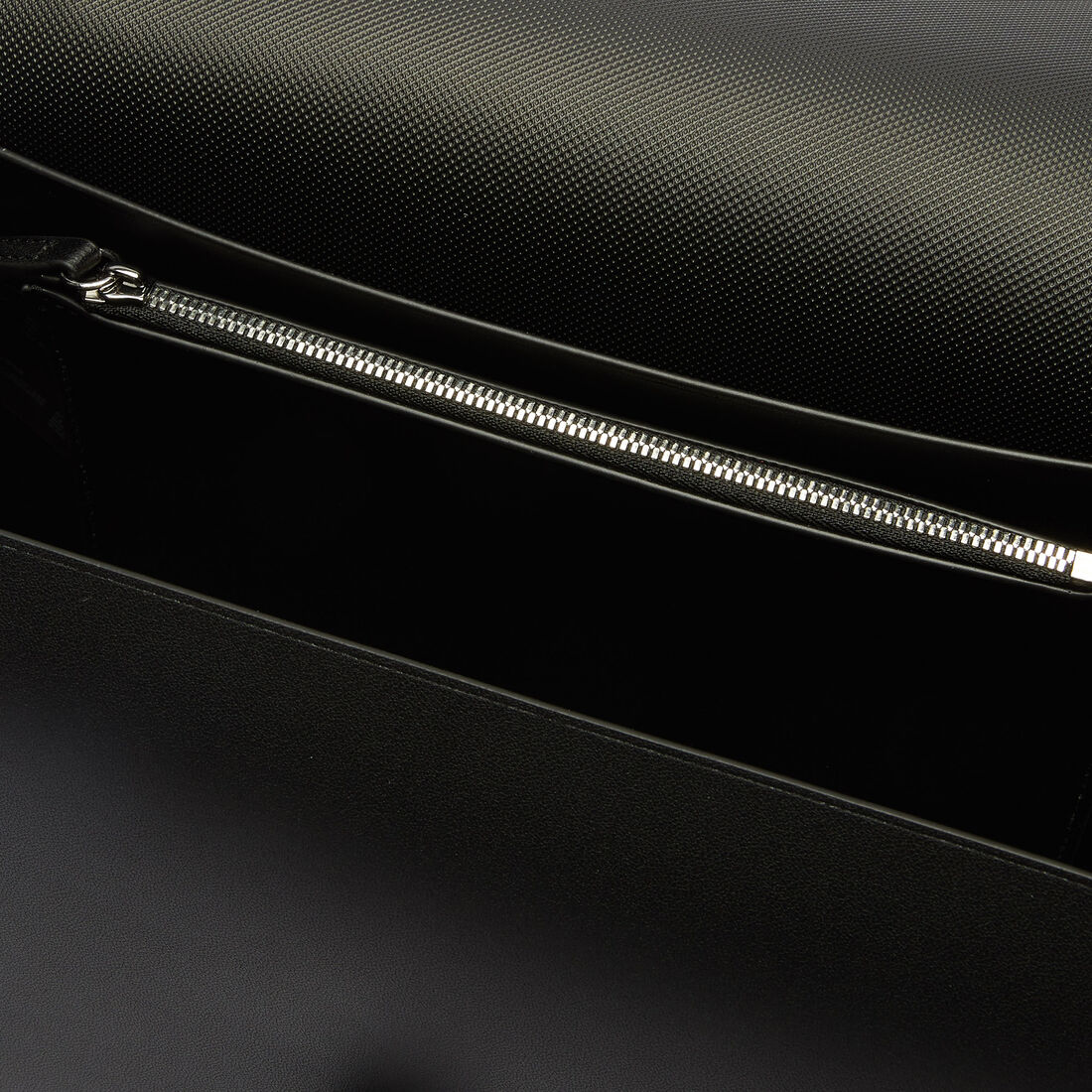 حقيبة كتف جلد كبيرة مع إبزيم التمساح مجموعة Croco Turn للنساء حقيبة كتف جلد كبيرة مع إبزيم التمساح مجموعة Croco Turn للنساء