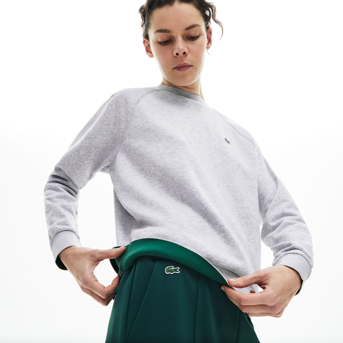 قميص ثقيل كلاسيكي للسيدات من الصوف بفتحة رقبة مستديرة قميص ثقيل كلاسيكي للسيدات من الصوف بفتحة رقبة مستديرة