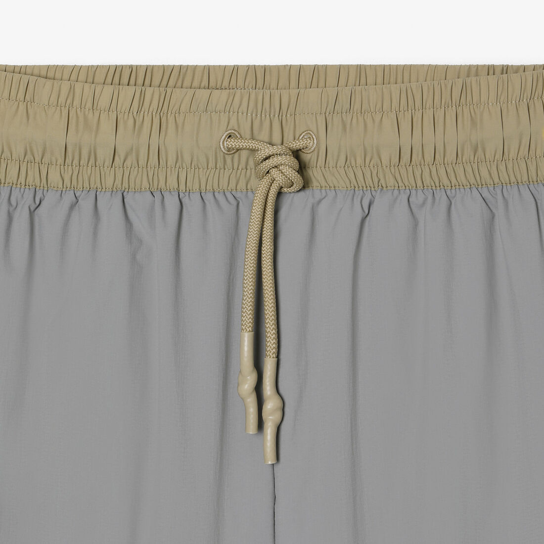 شورت برمودا لاكوست تفتا بلونين للنساء شورت برمودا لاكوست تفتا بلونين للنساء