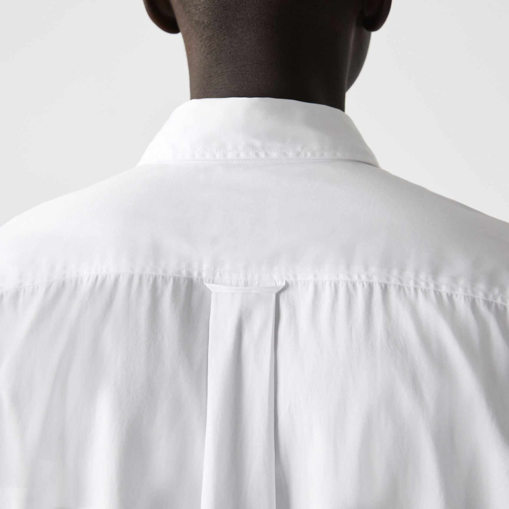 قميص Lacoste L!VE بقصّة مريحة بطبعات Poplin قميص Lacoste L!VE بقصّة مريحة بطبعات Poplin