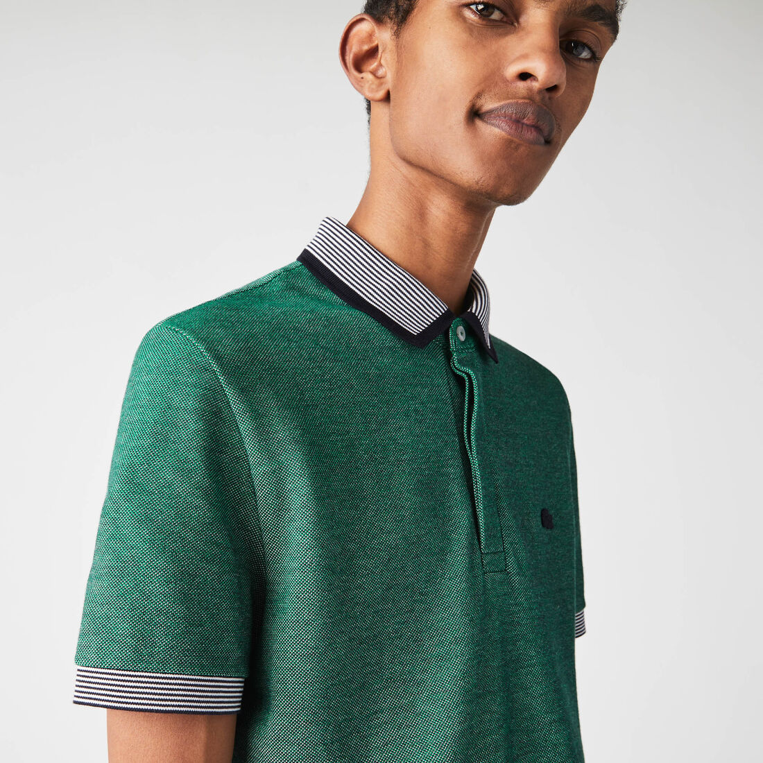 تيشيرت بولو لاكوست قطن بقصة عادية وحواف مخططة للرجال تيشيرت بولو لاكوست قطن بقصة عادية وحواف مخططة للرجال