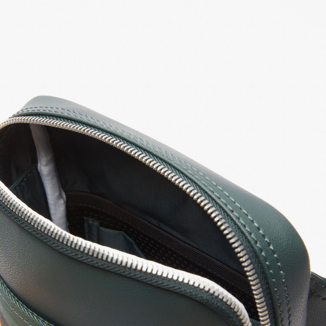 حقيبة كروس لاكوست قنب بشعار الماركة بلون مغاير للرجال Men's Lacoste Contrast Branded Crossover Bag - NH4017PN-B43