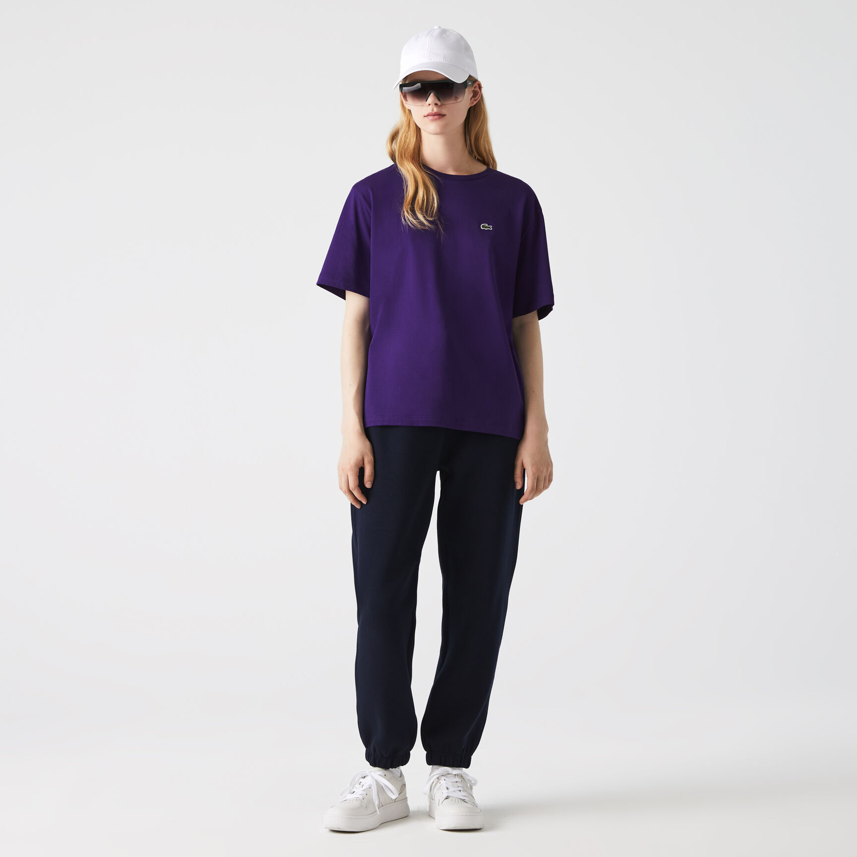 تي شيرت قطن بقصّة فضفاضة وفتحة رقبة على شكل حرف V للنساء تي شيرت قطن بقصّة فضفاضة وفتحة رقبة على شكل حرف V للنساء