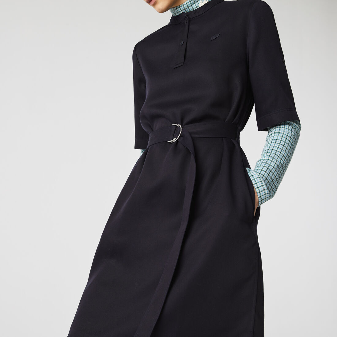 قميص نسائي مرن بحزام قميص نسائي مرن بحزام