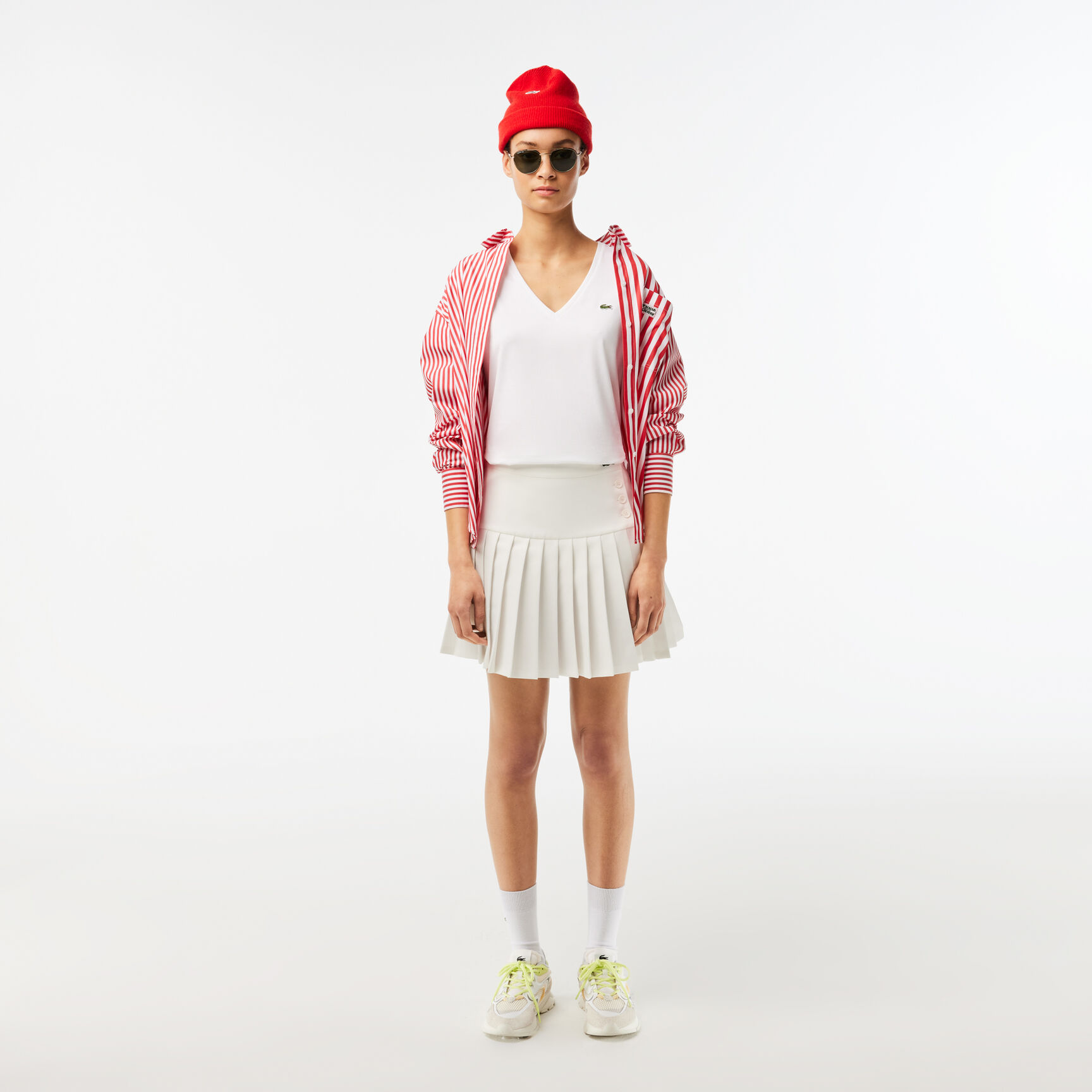 تي شيرت بقصّة عادية وطبعة مميزة لكلمة Lacoste Women's V-neck Loose Fit Cotton T-shirt - TF8392-00-001