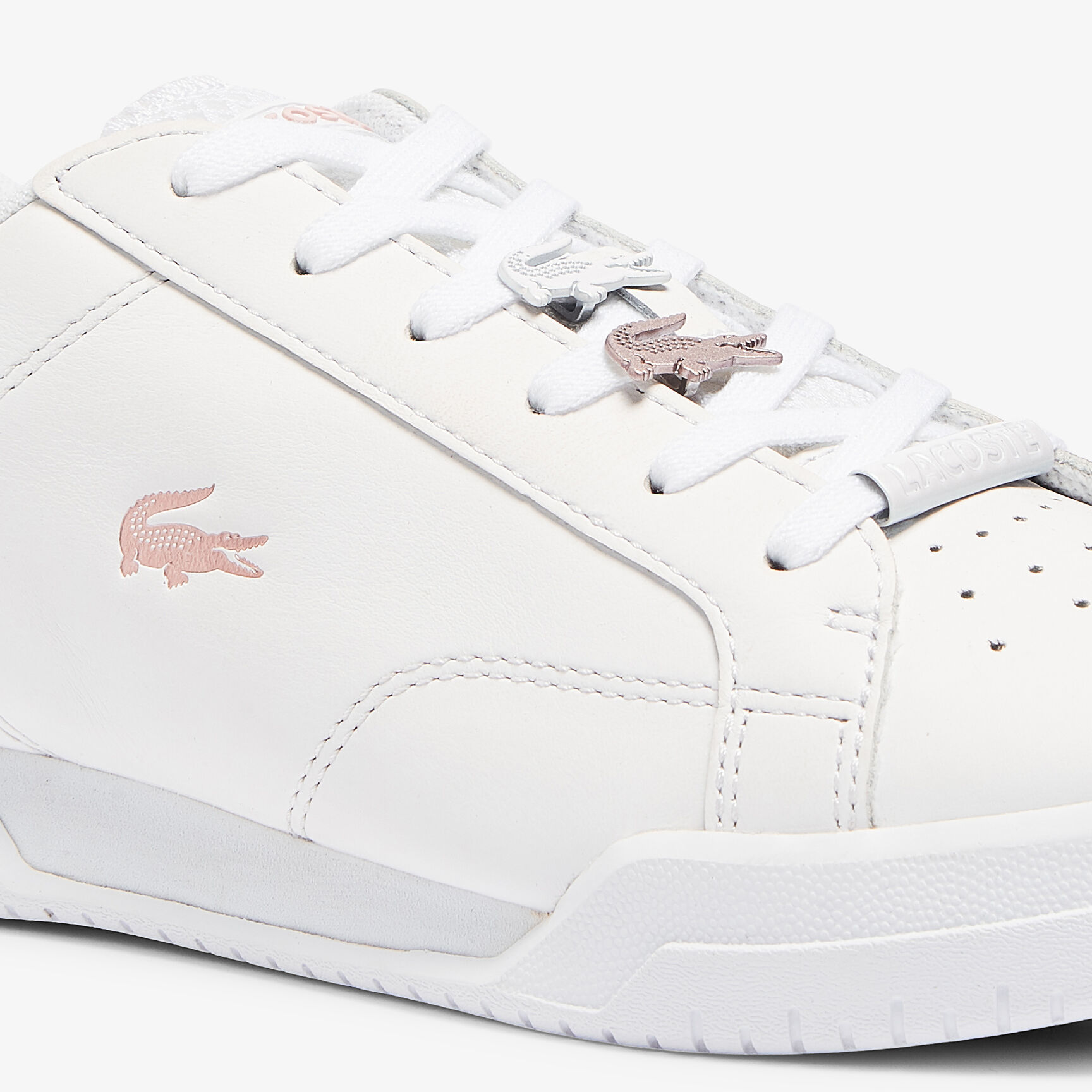 سنيكرز توين سيرف جلد مطرز للنساء سنيكرز توين سيرف جلد مطرز للنساء