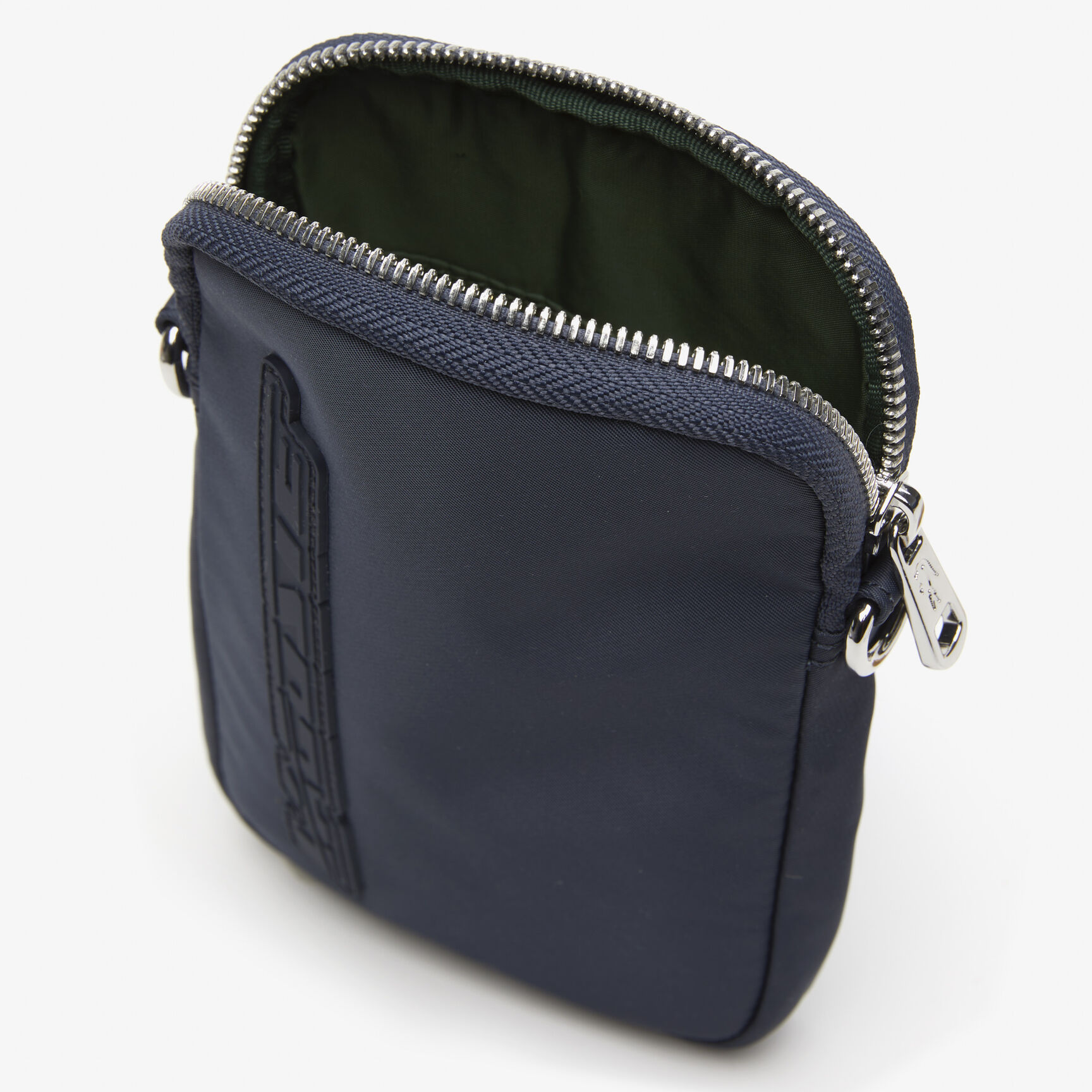 حافظة هاتف لاكوست بشعار الماركة بلون مغاير للجنسين حافظة هاتف لاكوست بشعار الماركة بلون مغاير للجنسين