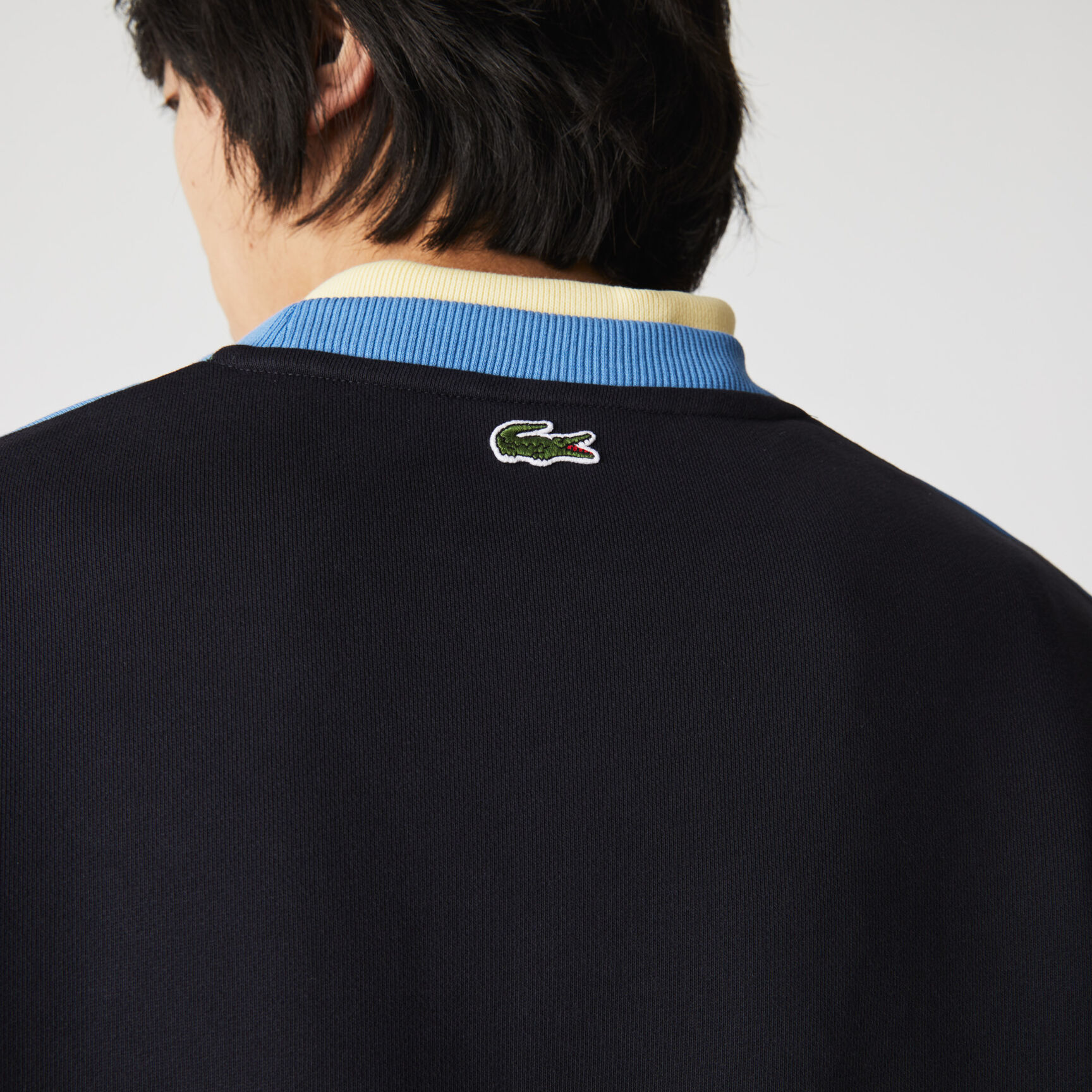 سويت شيرت الصوف القطني بكتل لونية للرجال مع شارة من تراث العلامة سويت شيرت الصوف القطني بكتل لونية للرجال مع شارة من تراث العلامة