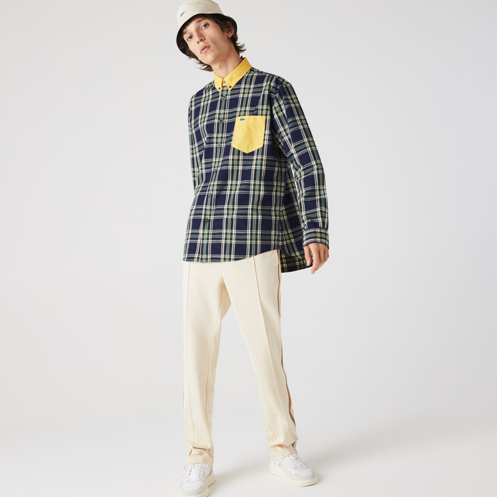 بنطال رياضي للرجال بقصة مستقيمة وشرائط متباينة اللون من تراث العلامة بنطال رياضي للرجال بقصة مستقيمة وشرائط متباينة اللون من تراث العلامة