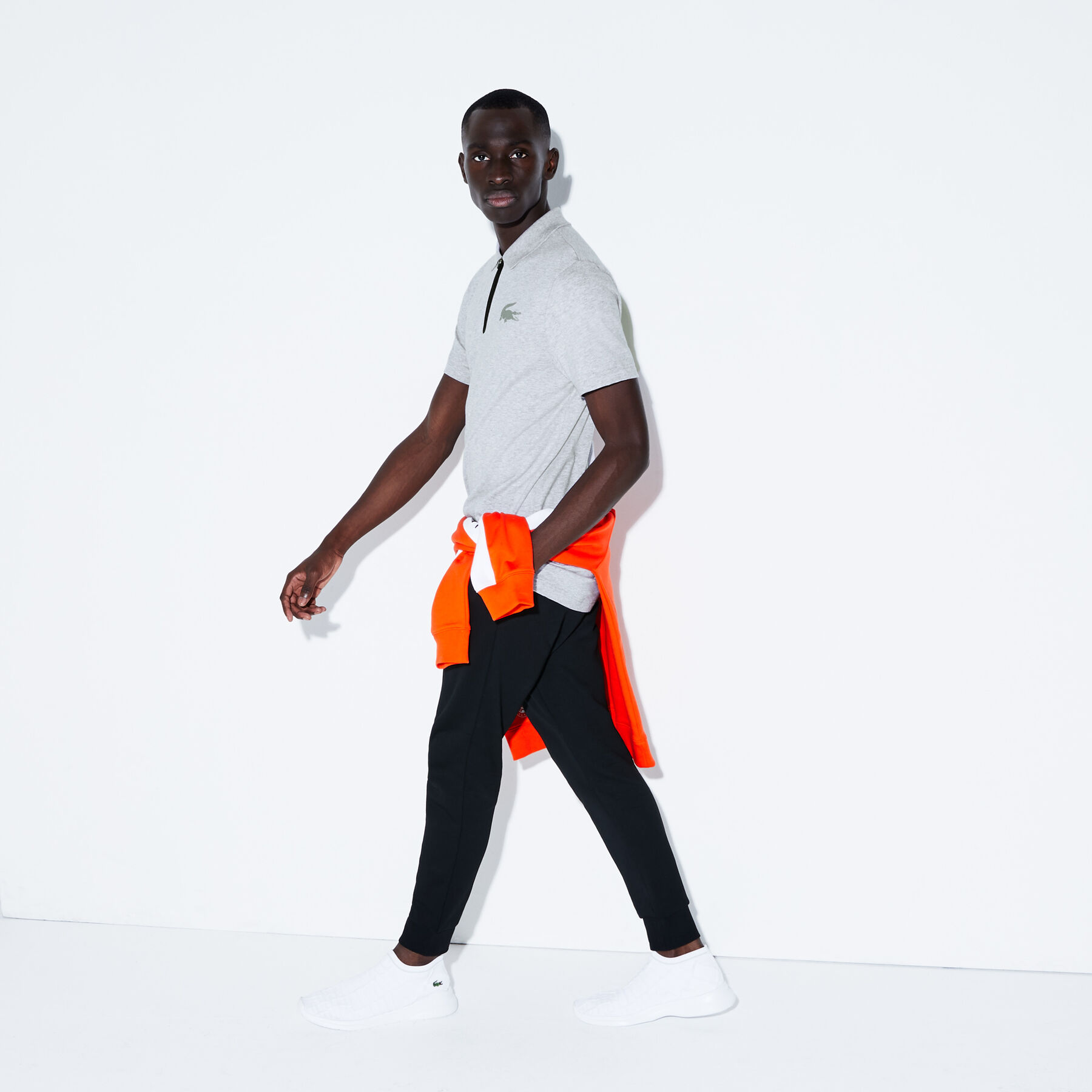 قميص بولو قطني للرجال بسحاب عند الياقة وعلامة التمساح المجسمة من مجموعة Lacoste SPORT لاكوست قميص بولو قطني للرجال بسحاب عند الياقة وعلامة التمساح المجسمة من مجموعة lacoste sport