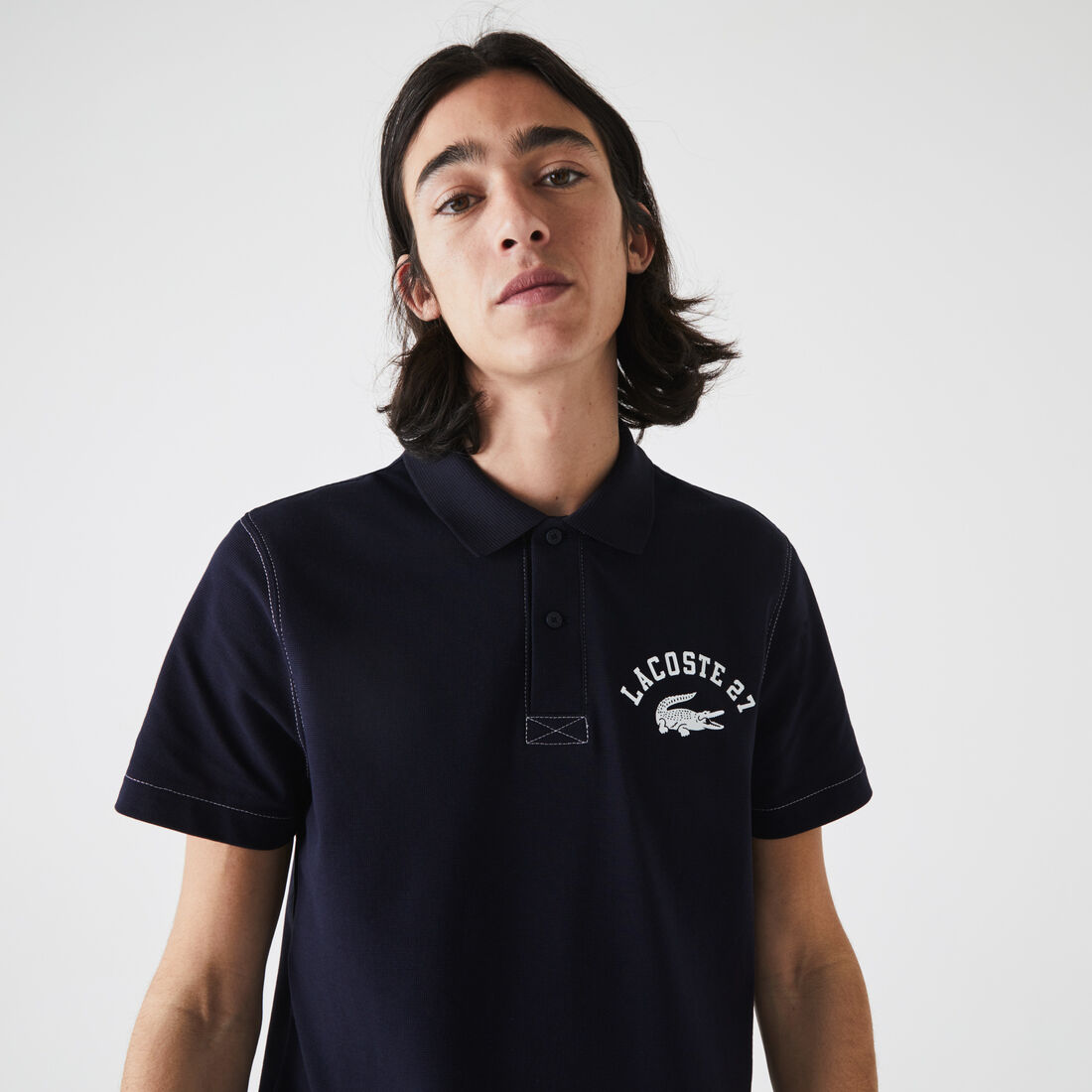 تيشيرت بولو لاكوست نسيج خفيف بقصة عادية وشعار الماركة للرجال