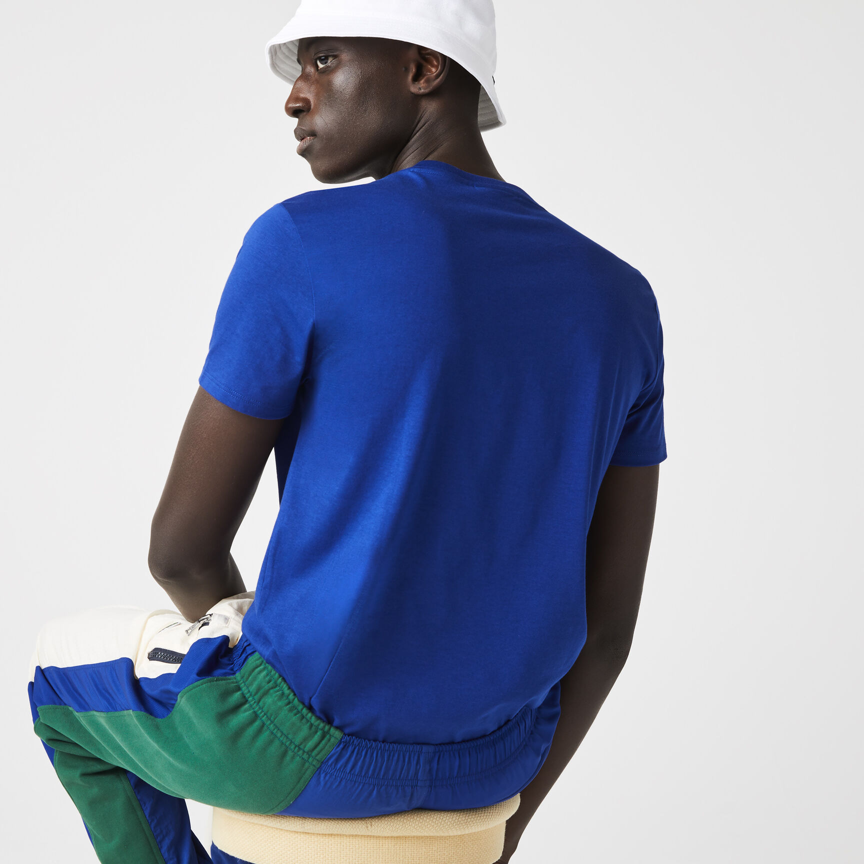 تي شيرت خفيف الوزن من القطن بيما برقبة على شكل حرف V تي شيرت خفيف الوزن من القطن بيما برقبة على شكل حرف V