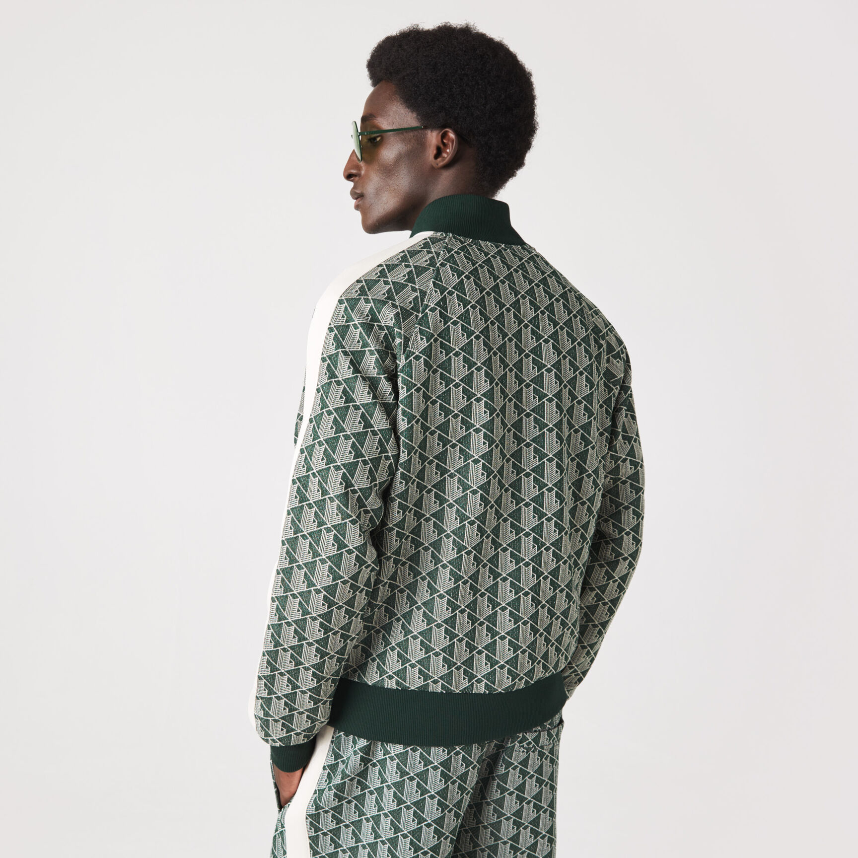 سويت شيرت بقصة عادية وسحّاب ونقشة شعار الماركة للرجال