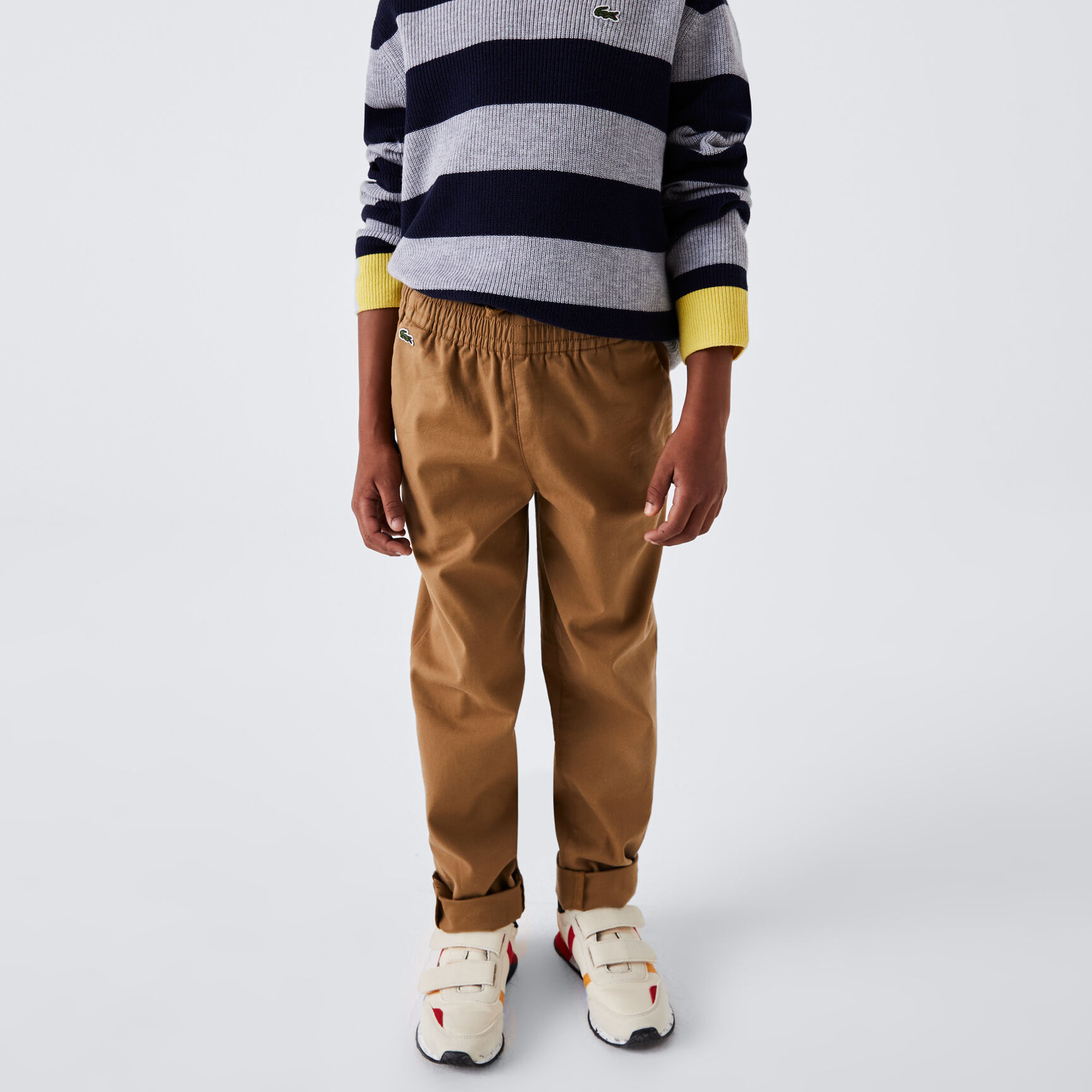 بنطال تشينو للأولاد من قطن الجبردين المطاطي من لاكوست بنطال تشينو للأولاد من قطن الجبردين المطاطي من لاكوست