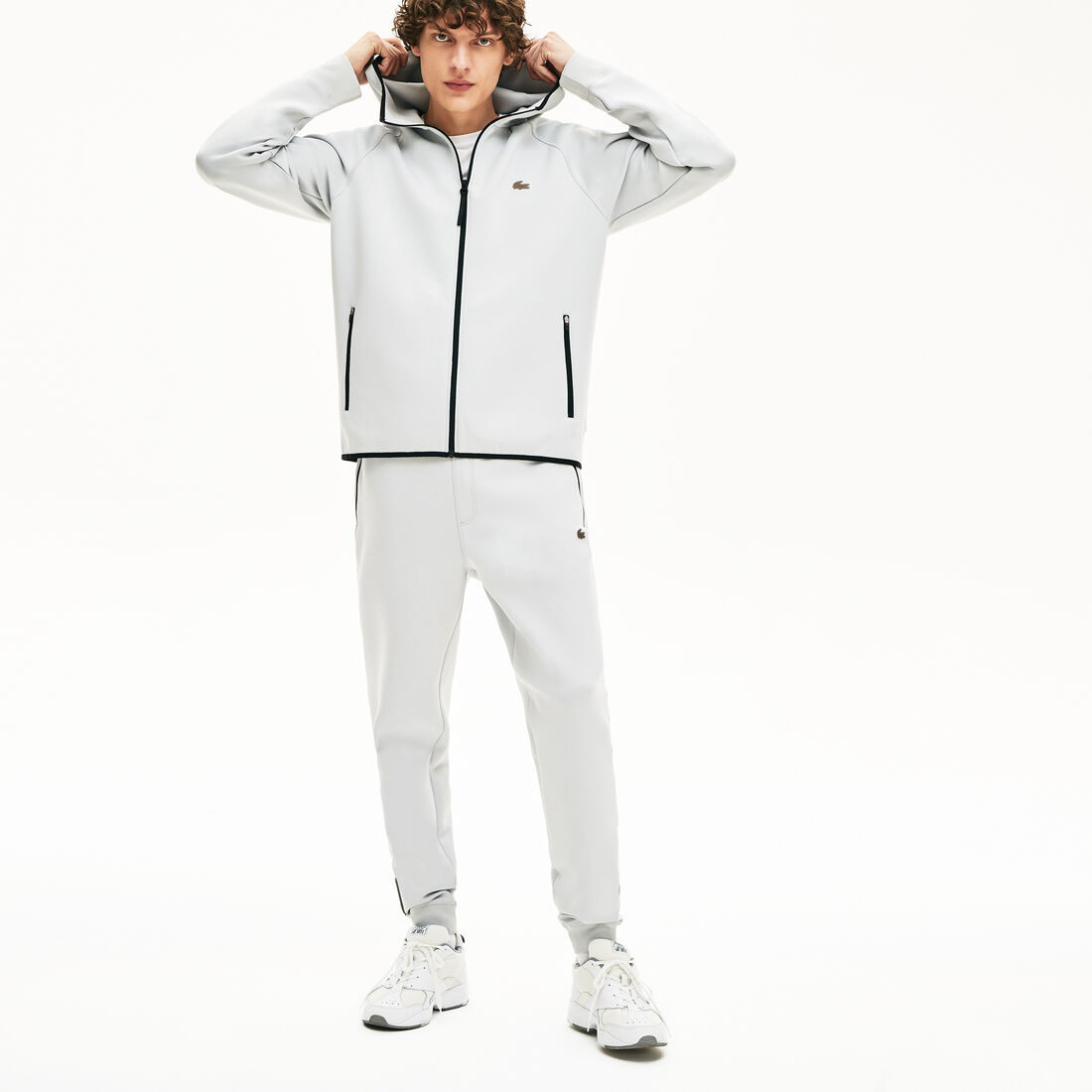 قميص ثقيل مزود بغطاء للرأس من مجموعة Lacoste Motion للرجال قميص ثقيل مزود بغطاء للرأس من مجموعة Lacoste Motion للرجال