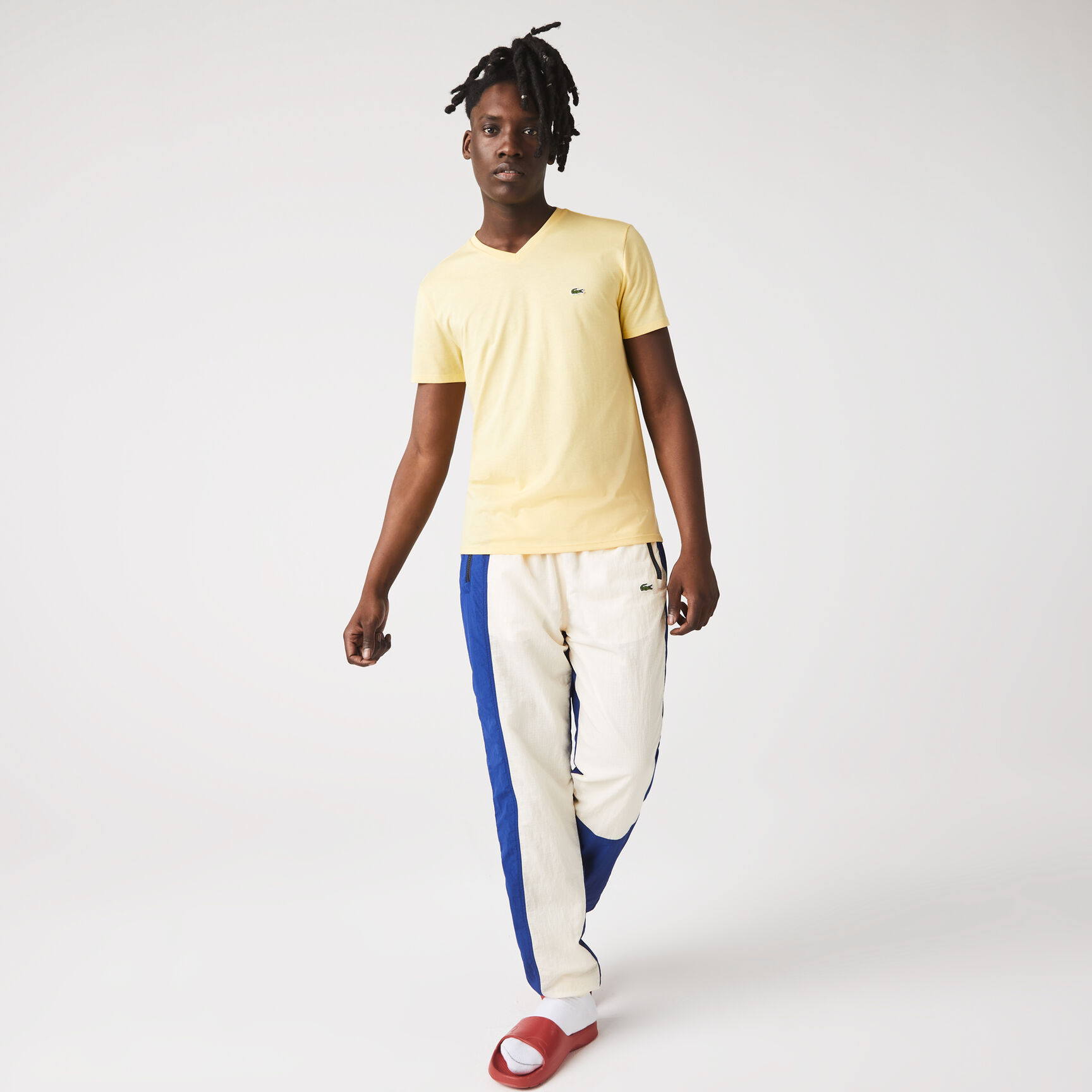 تي شيرت خفيف الوزن من القطن بيما برقبة على شكل حرف V تي شيرت خفيف الوزن من القطن بيما برقبة على شكل حرف V