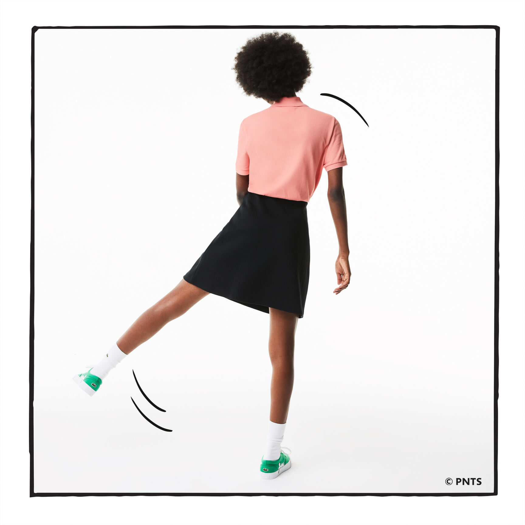 قميص بولو نسائي من القطن العضوي ذو قصة عادية من Lacoste x Peanuts قميص بولو نسائي من القطن العضوي ذو قصة عادية من Lacoste x Peanuts