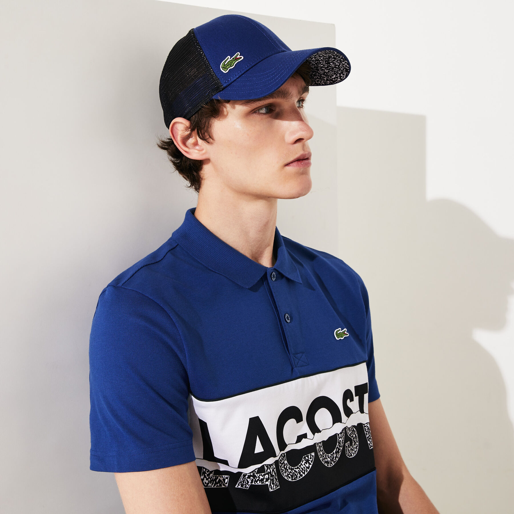 قميص بولو قطني فائق الخفة مزدان بطبعة غرافيك من مجموعة Lacoste SPORT للرجال لاكوست قميص بولو قطني فائق الخفة مزدان بطبعة غرافيك من مجموعة lacoste sport للرجال
