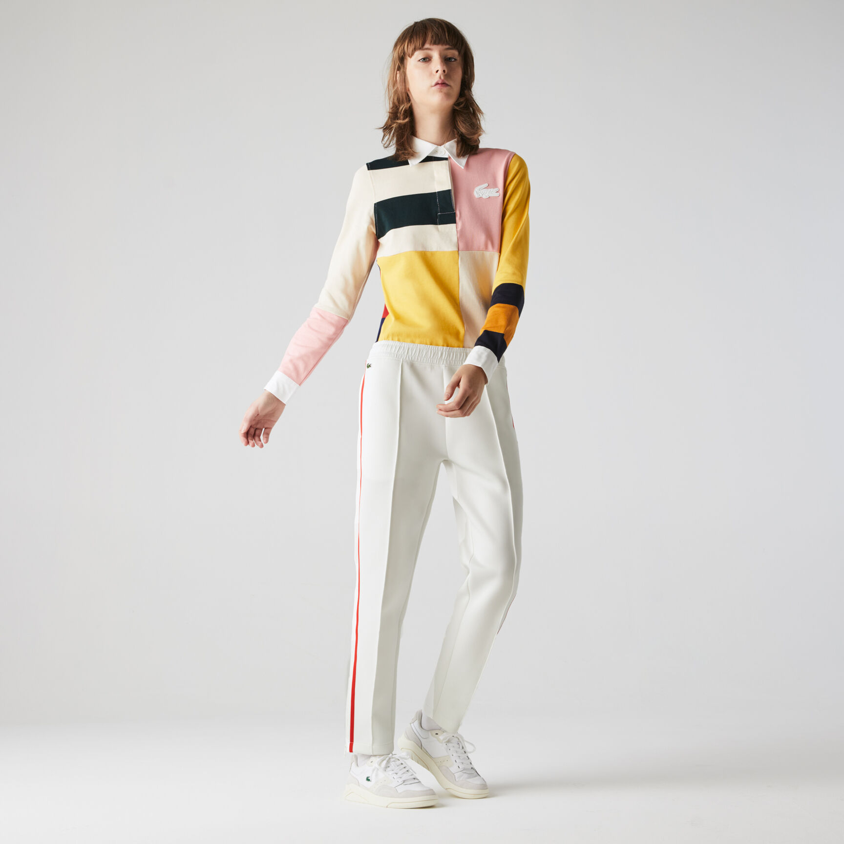 بنطال رياضي للنساء بقصة مستقيمة وشرائط متباينة اللون بنطال رياضي للنساء بقصة مستقيمة وشرائط متباينة اللون