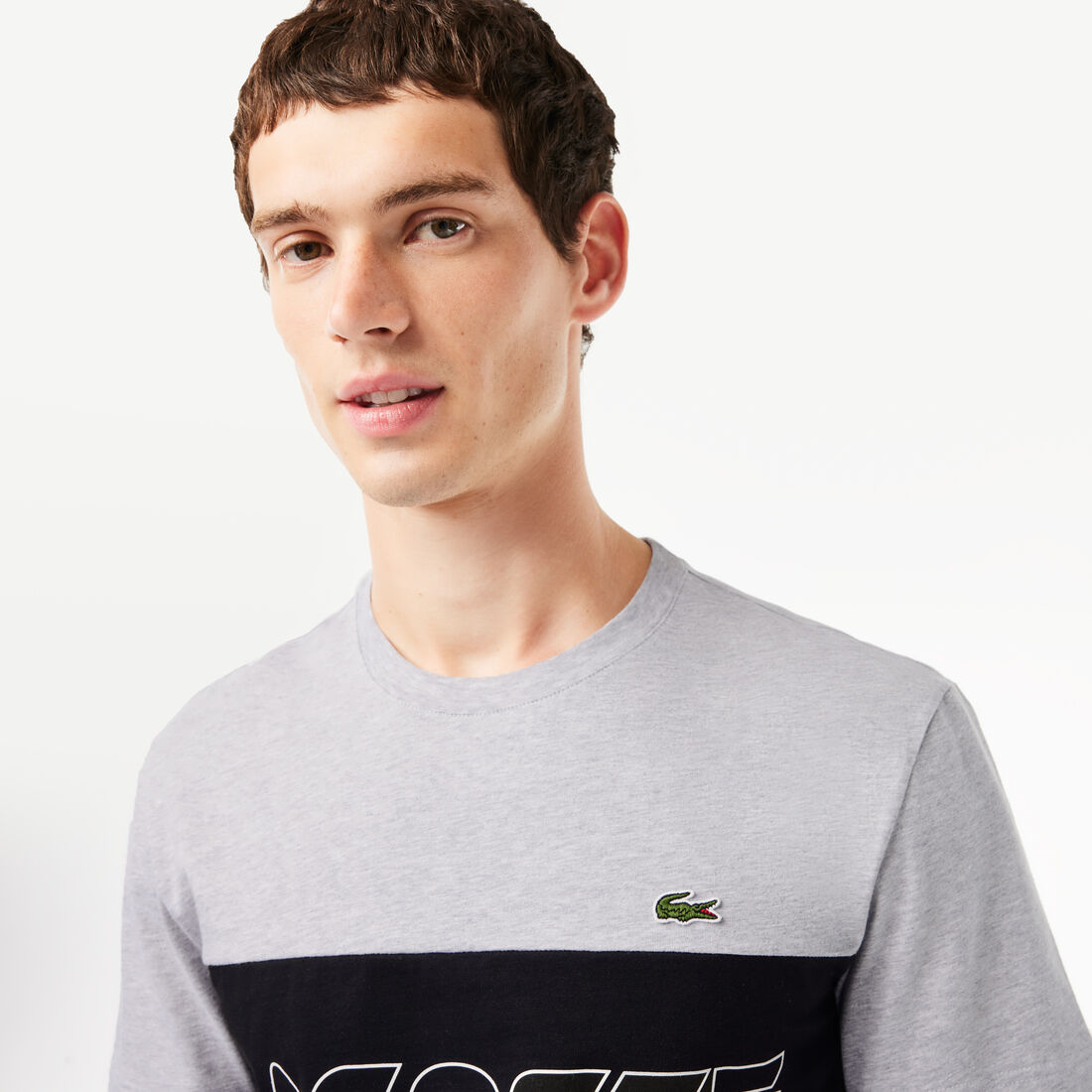 تي شيرت لاكوست ذو قصة عادية ومطبوع بألوان مترابطة Lacoste Regular Fit Printed Colourblock T-shirt - TH1712-00-80P