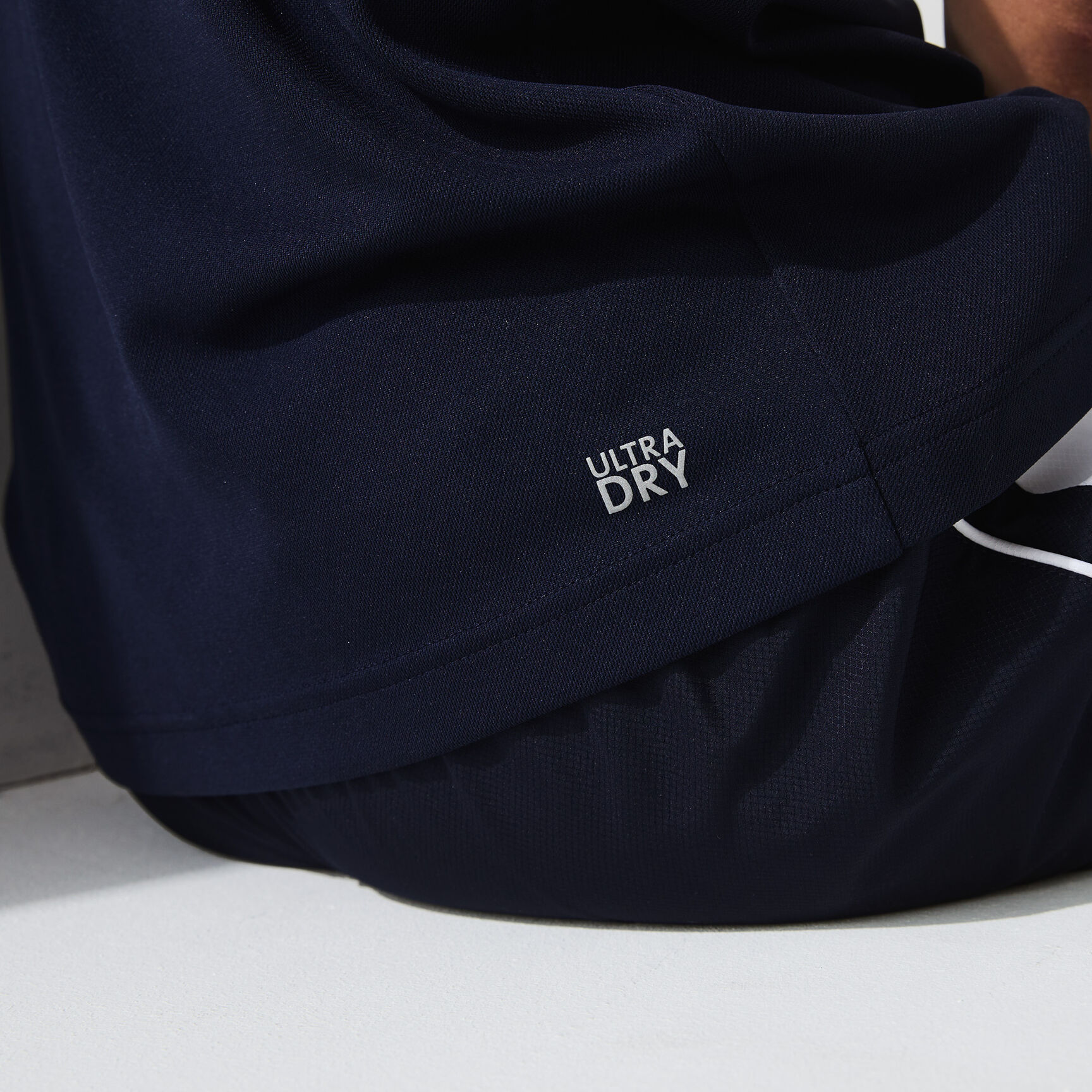 قميص بولو مقاوم مسامي للرجال مع كتل لونية مجموعة Lacoste SPORT