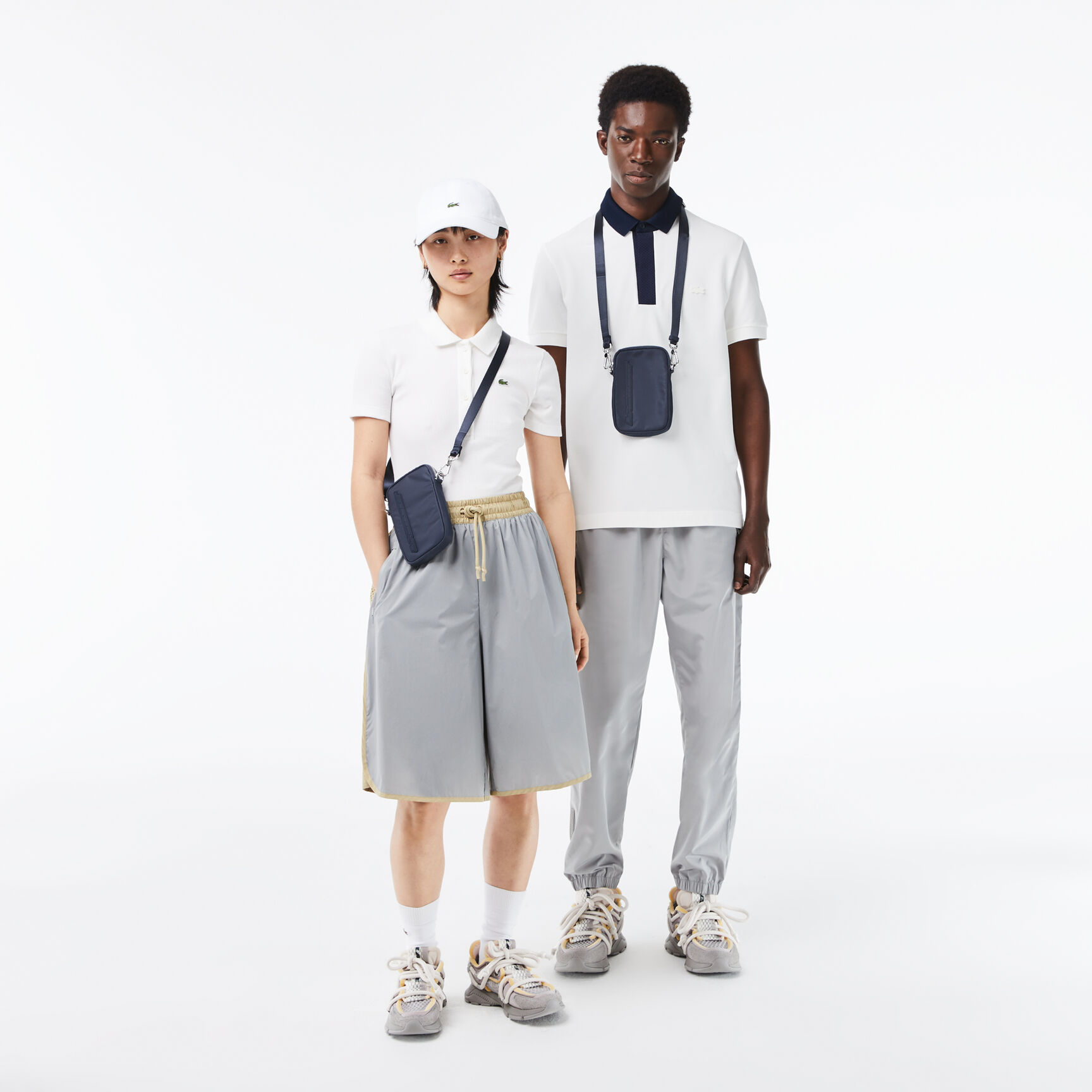 حافظة هاتف لاكوست بشعار الماركة بلون مغاير للجنسين حافظة هاتف لاكوست بشعار الماركة بلون مغاير للجنسين