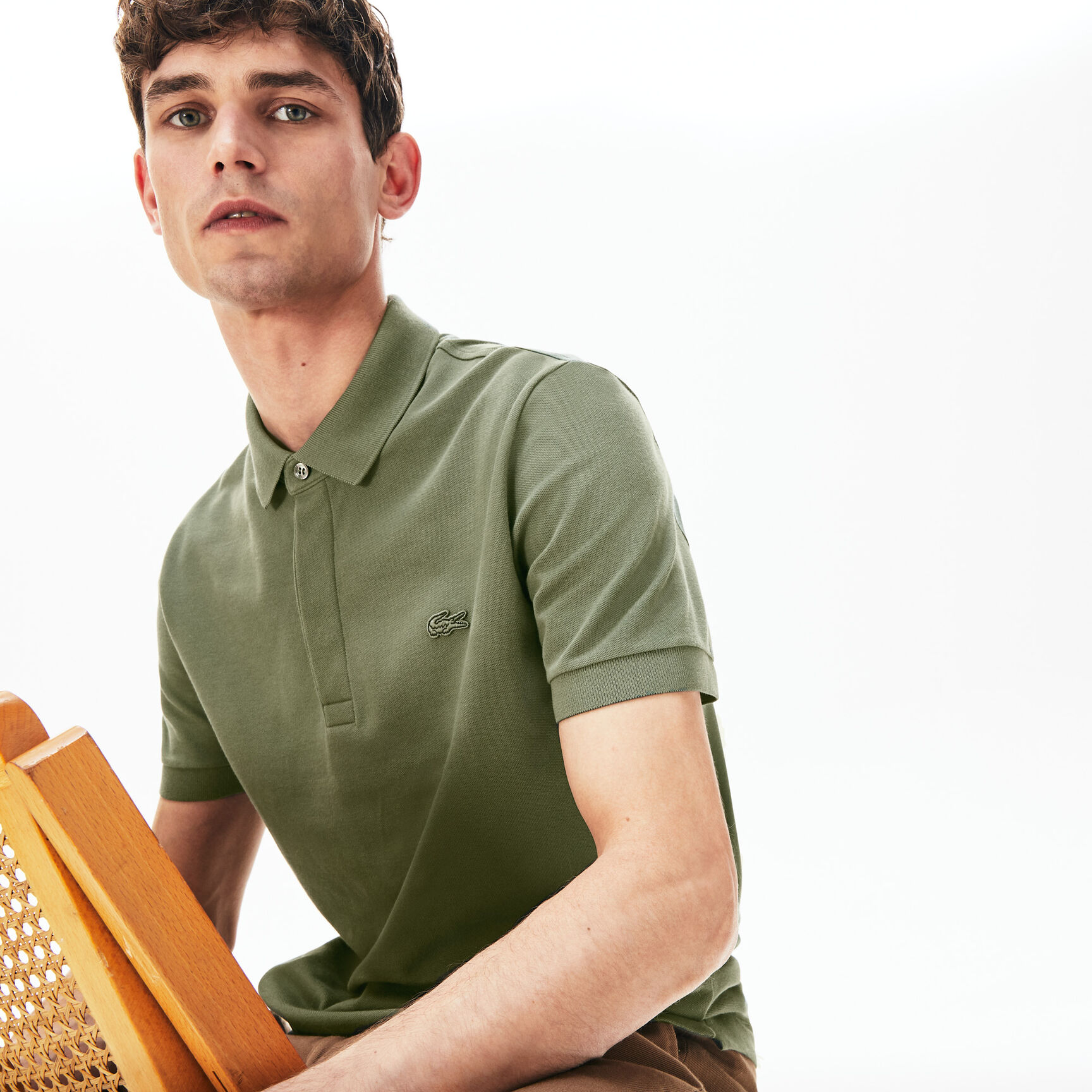 قميص بولو بيكيه باريسي بقصة عادية قميص بولو بيكيه باريسي بقصة عادية