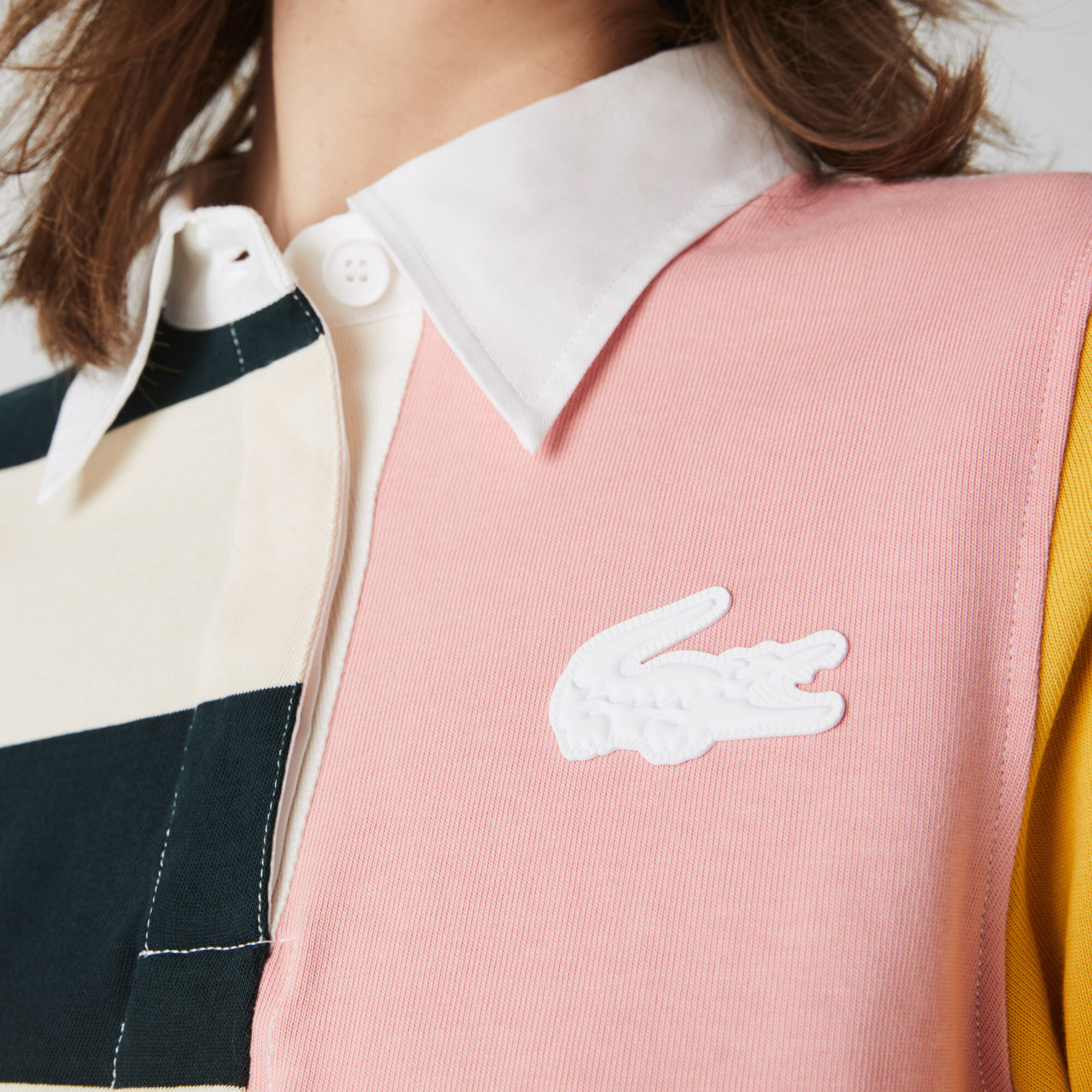 قميص بولو قطني للنساء تصميم الرجبي بكتل لونية مجموعة Lacoste LIVE